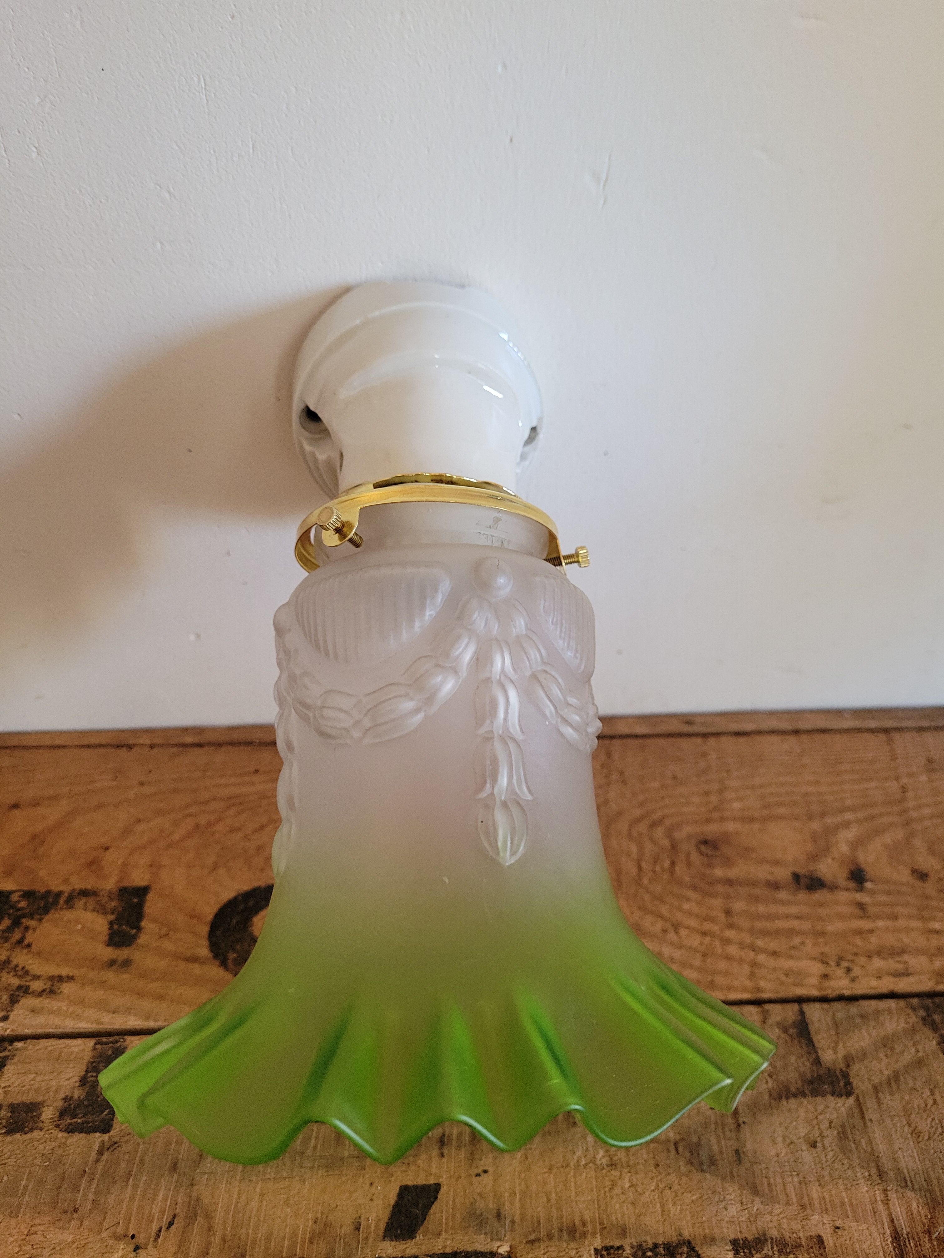 Tulip and porcelain wall lamp