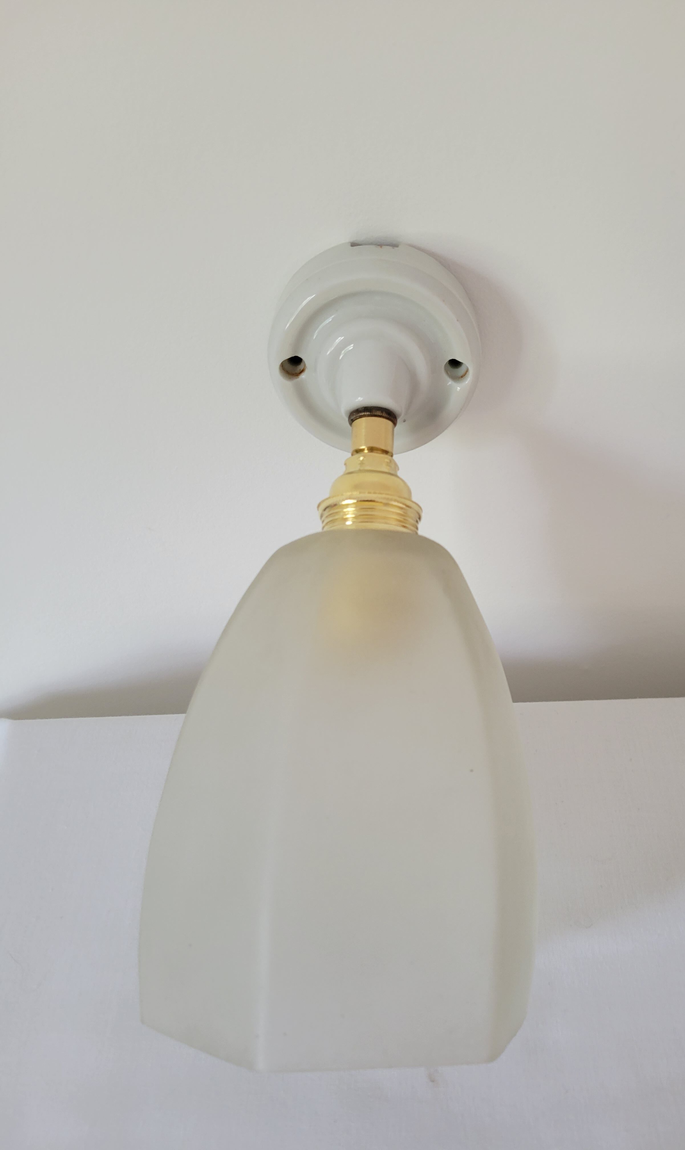 Frosted glass and porcelain wall lamp