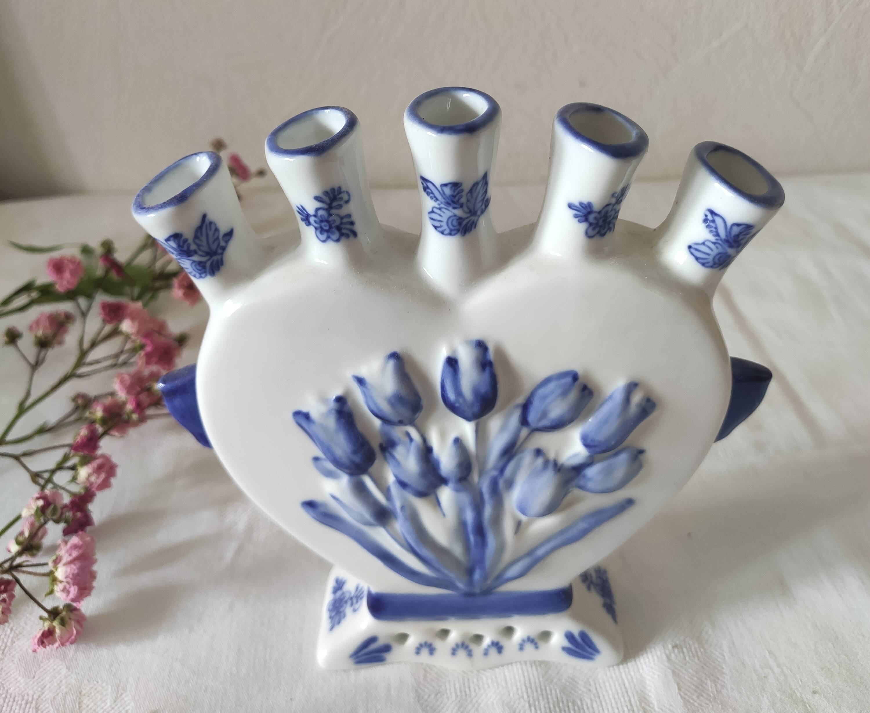 Tulip vase, Delftware