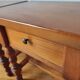 Paire de tables de chevet vintage classique