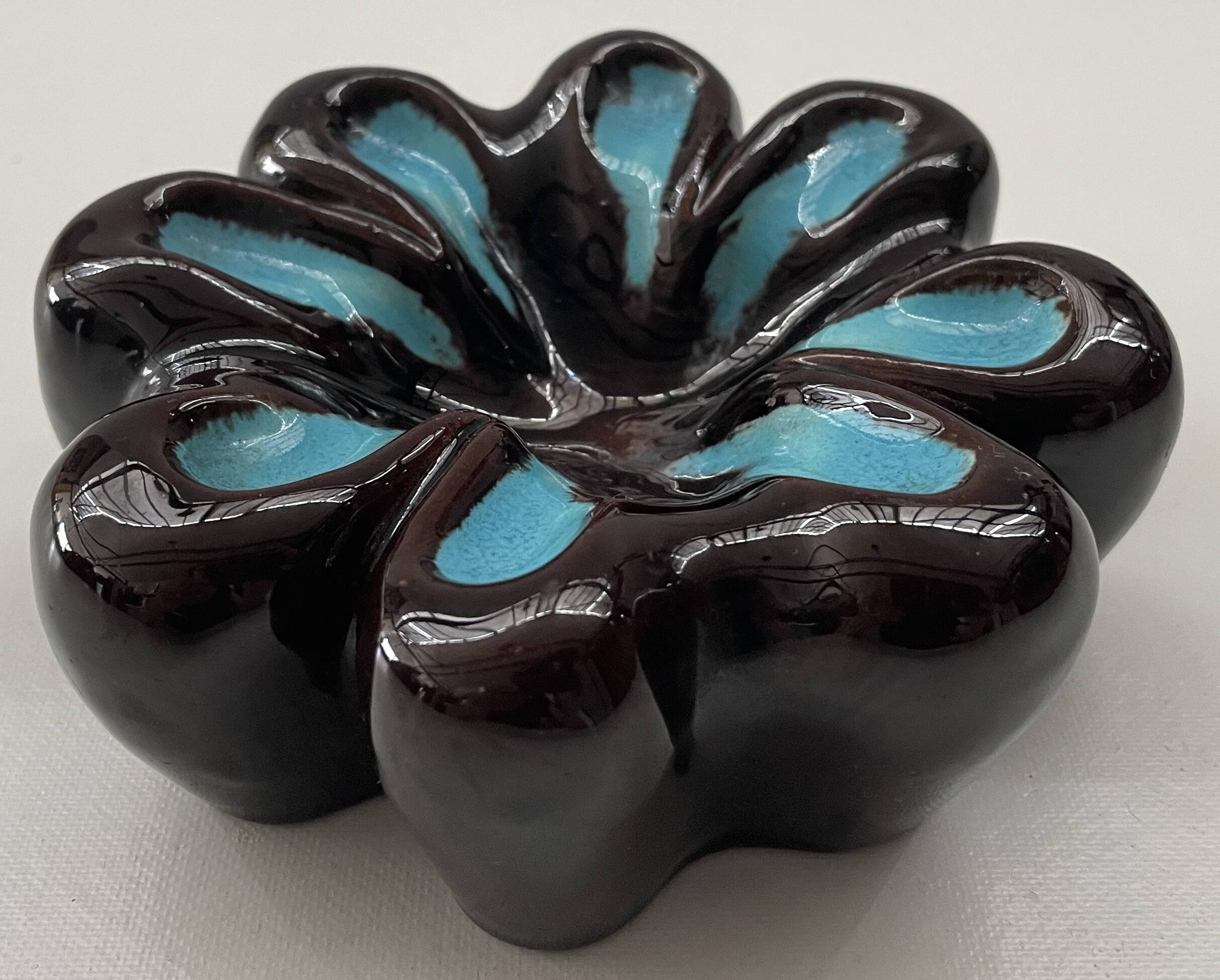 Ashtray or catch-all in ceramic from the 1950s, signed Dih-lem.