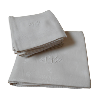Damask cotton tablecloth and towels