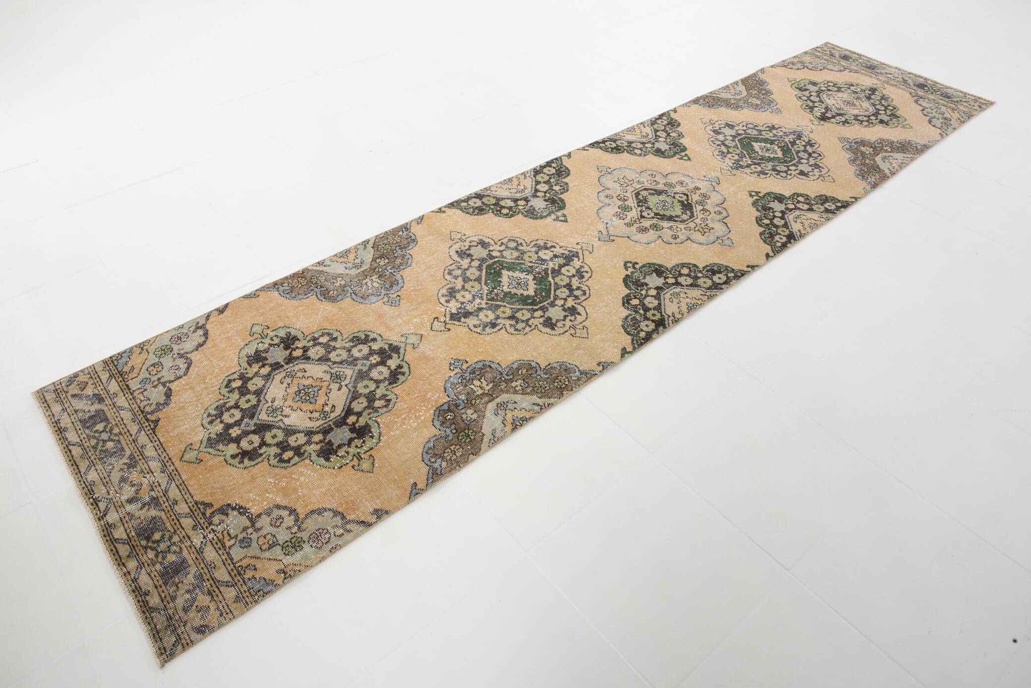 3x12 Classic Persian Runner Rug, 91x308Cm