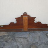 Fronton ancien en bois