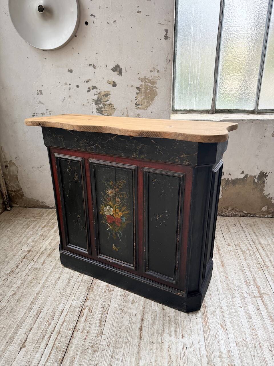 Floral 1920s trading counter