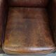 Fauteuil design en cuir de mouton aux finitions soignées et soignées