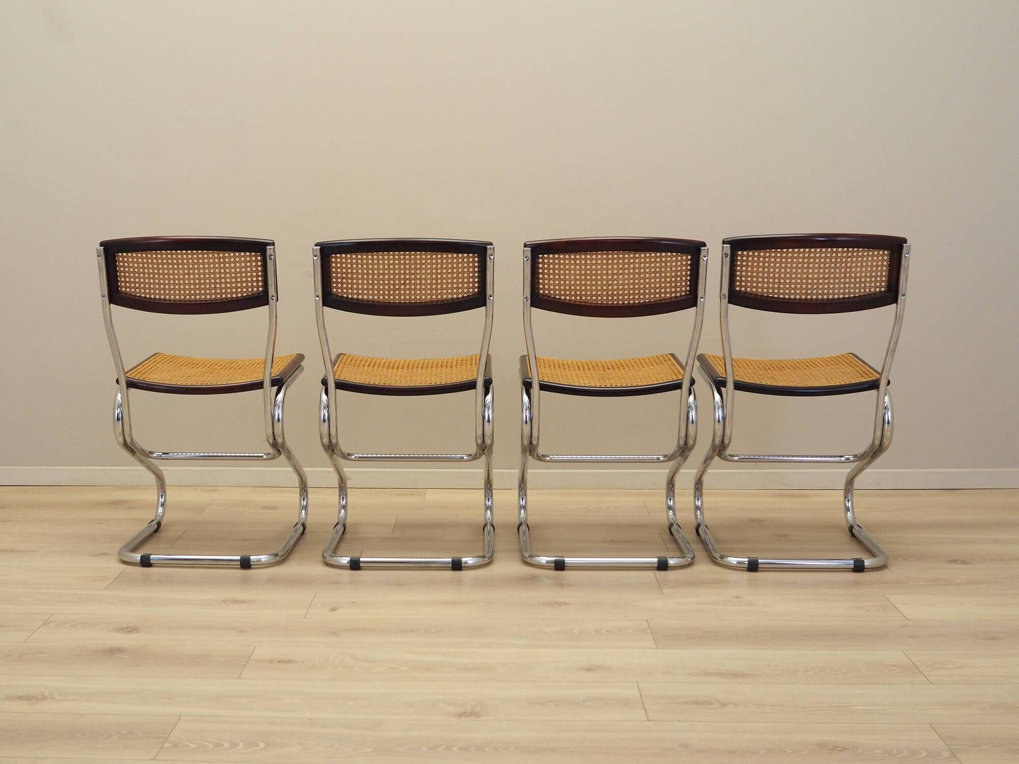 Ensemble de quatre chaises, design Bauhaus, années 1960, production : Italie