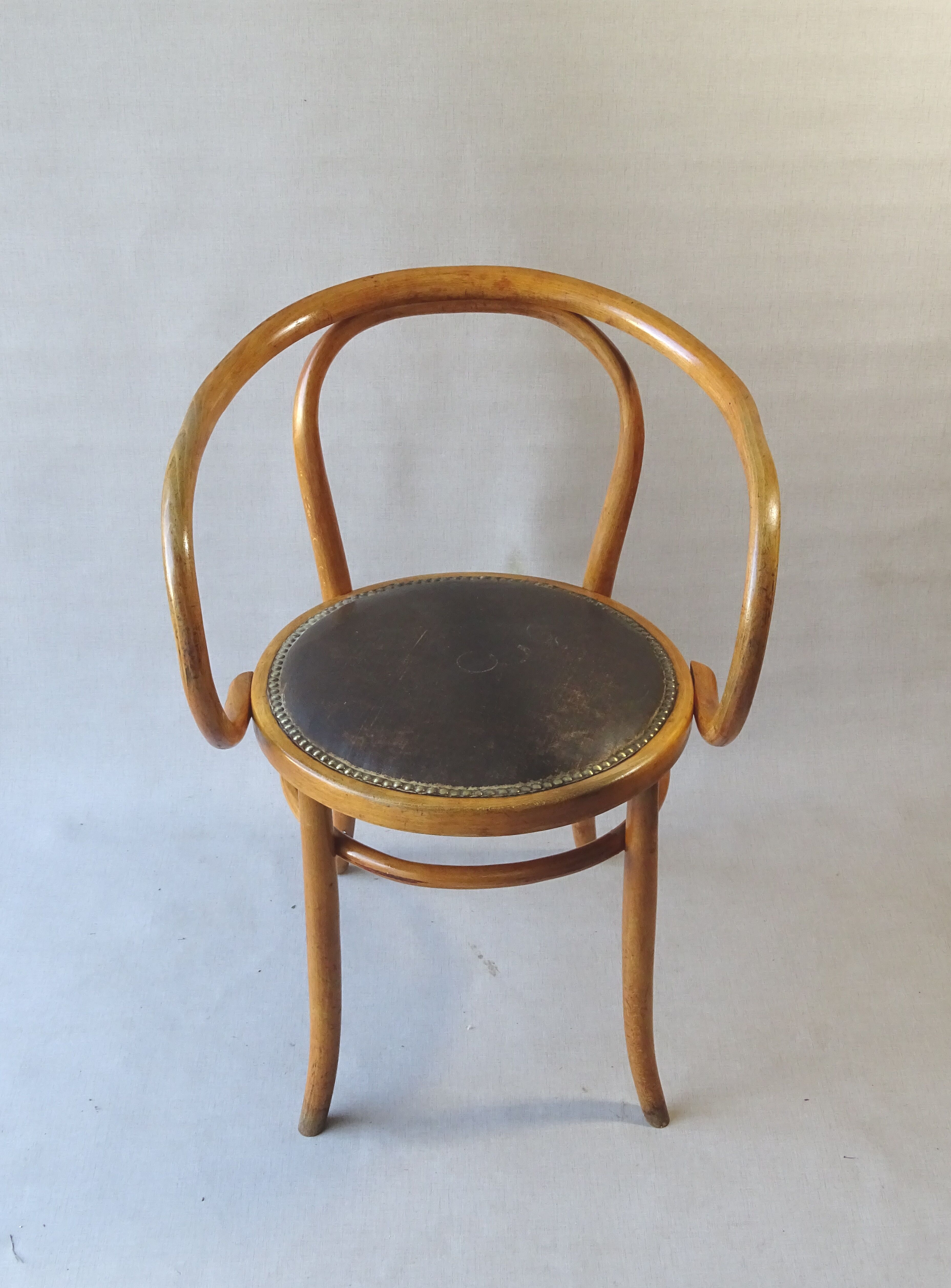 Office chair B9 called Le Corbusier by Baumann 1925