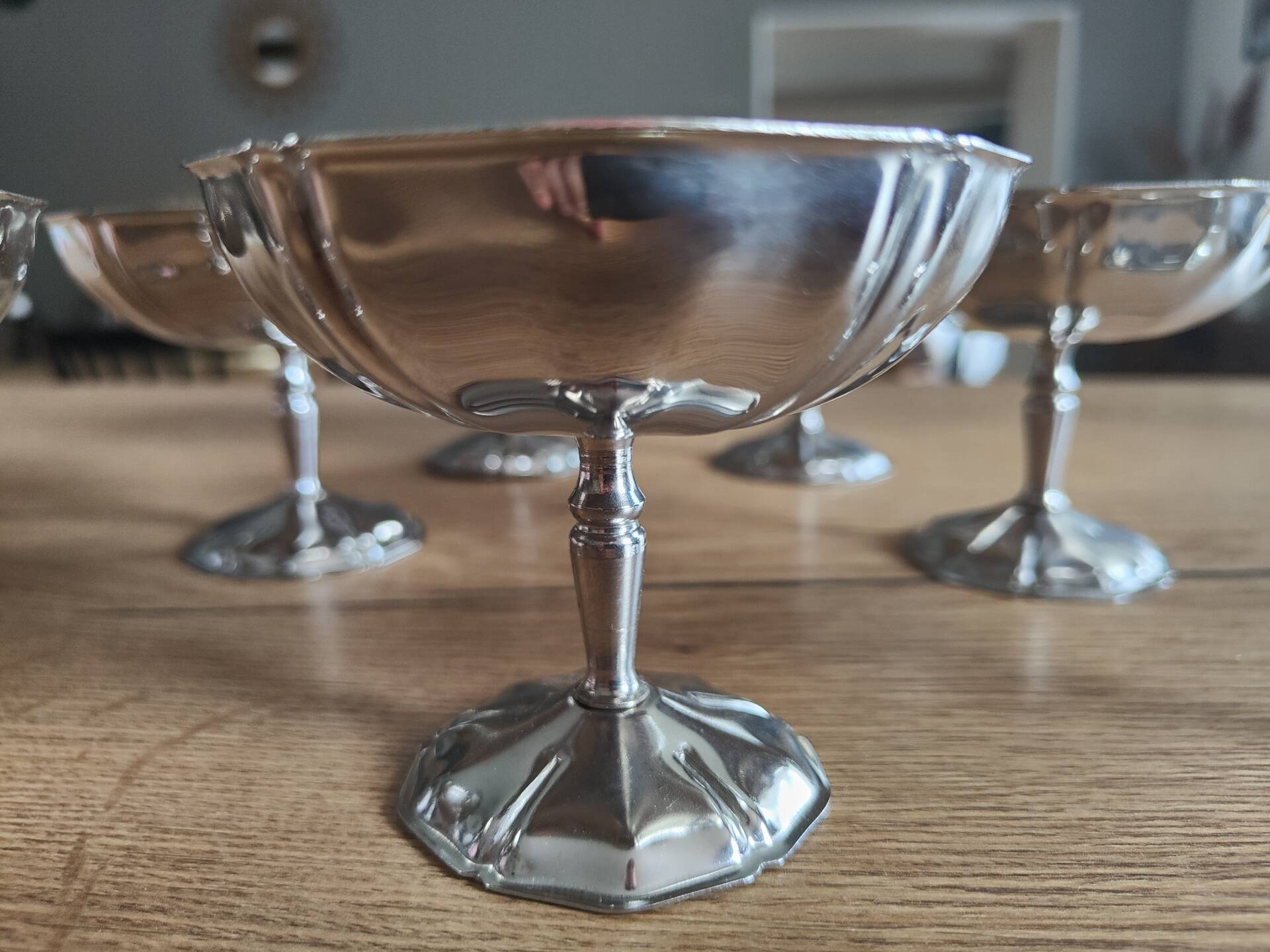 Set of 7 ice cream bowls