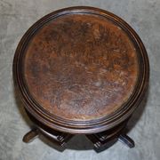 Table bibliothèque victorienne en chêne, deux niveaux, plateau pokerwork