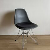 Lot of 4 original Eames DSR chairs by Vitra – with cushion.