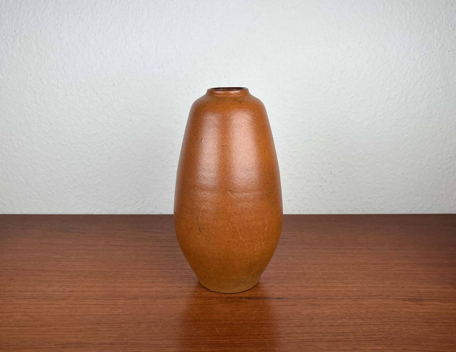 Minimalist vase from East German workshop by Paul Eydner, Waldenburg, 1960s.