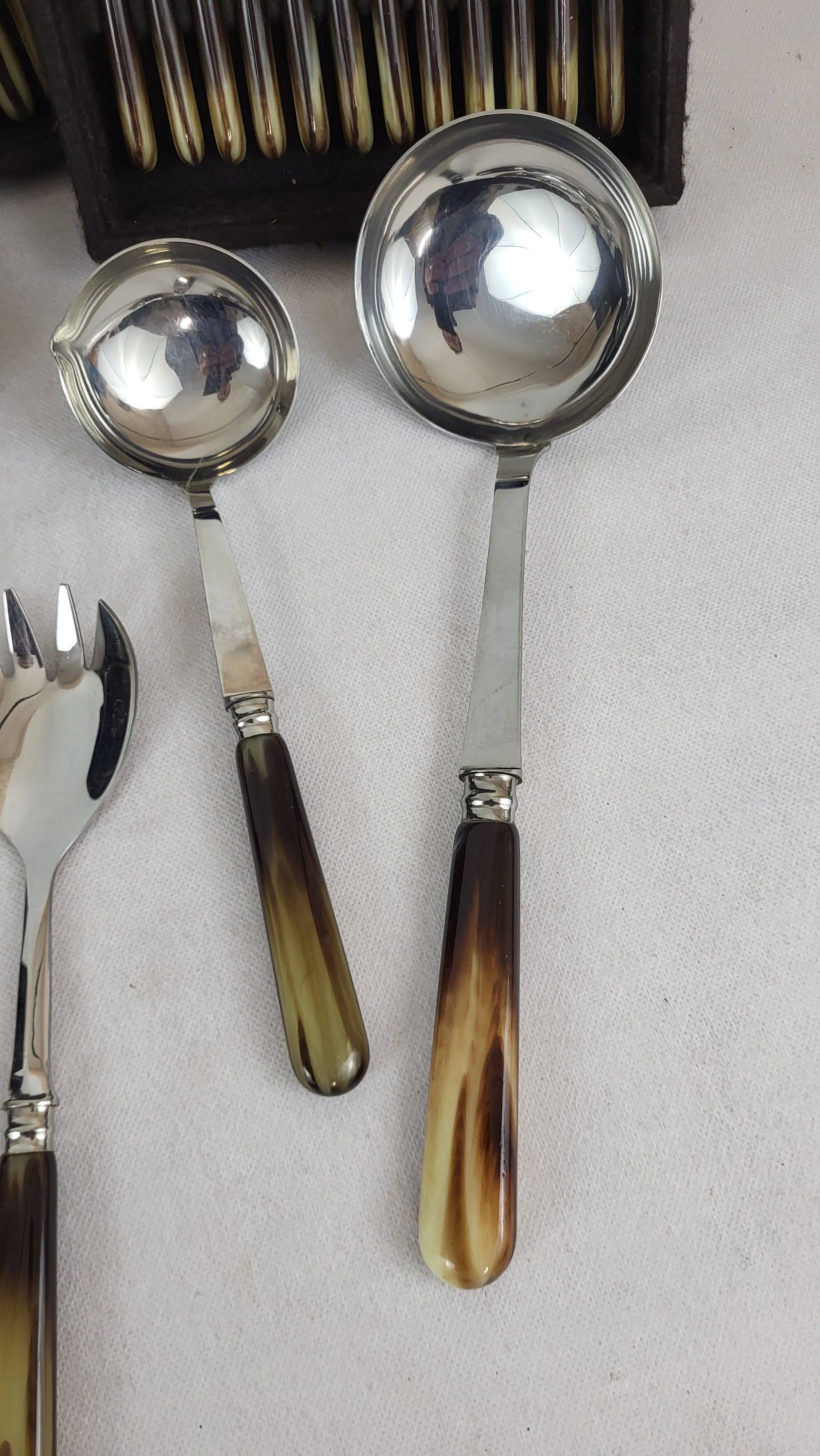 105 piece cutlery set