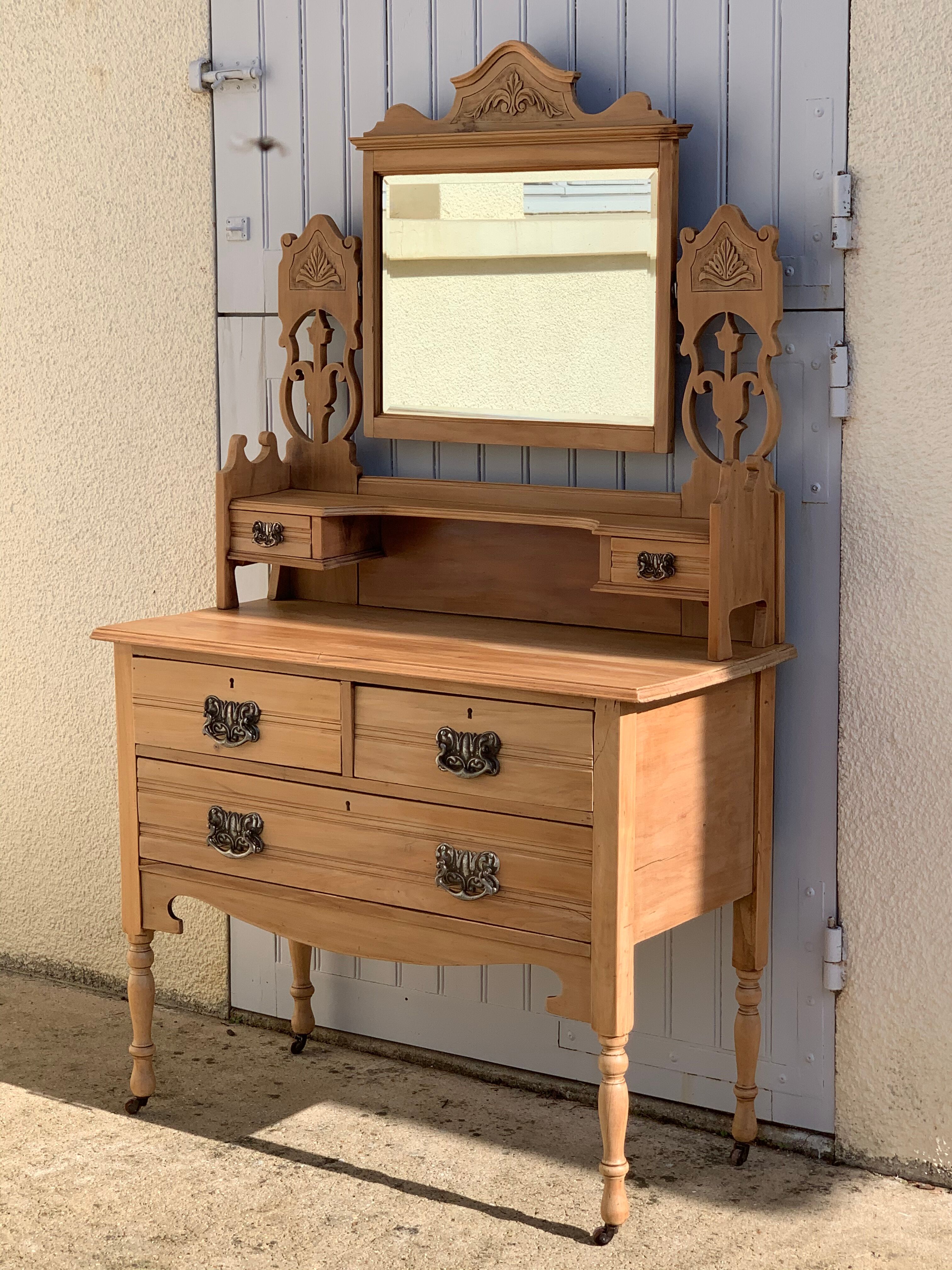 English dressing table 1900
