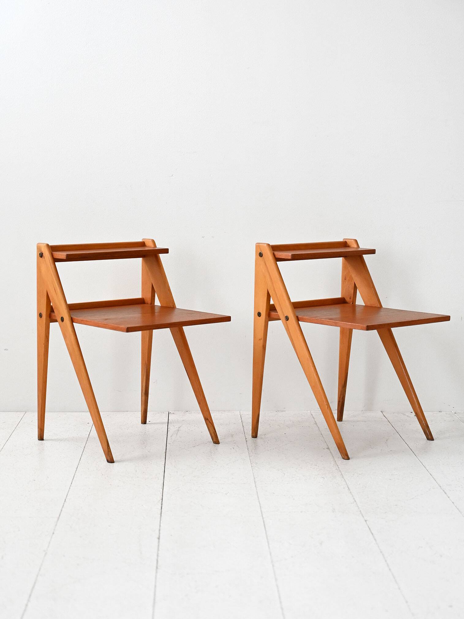 Paire de tables de chevet scandinaves en teck avec étagères des années 1960