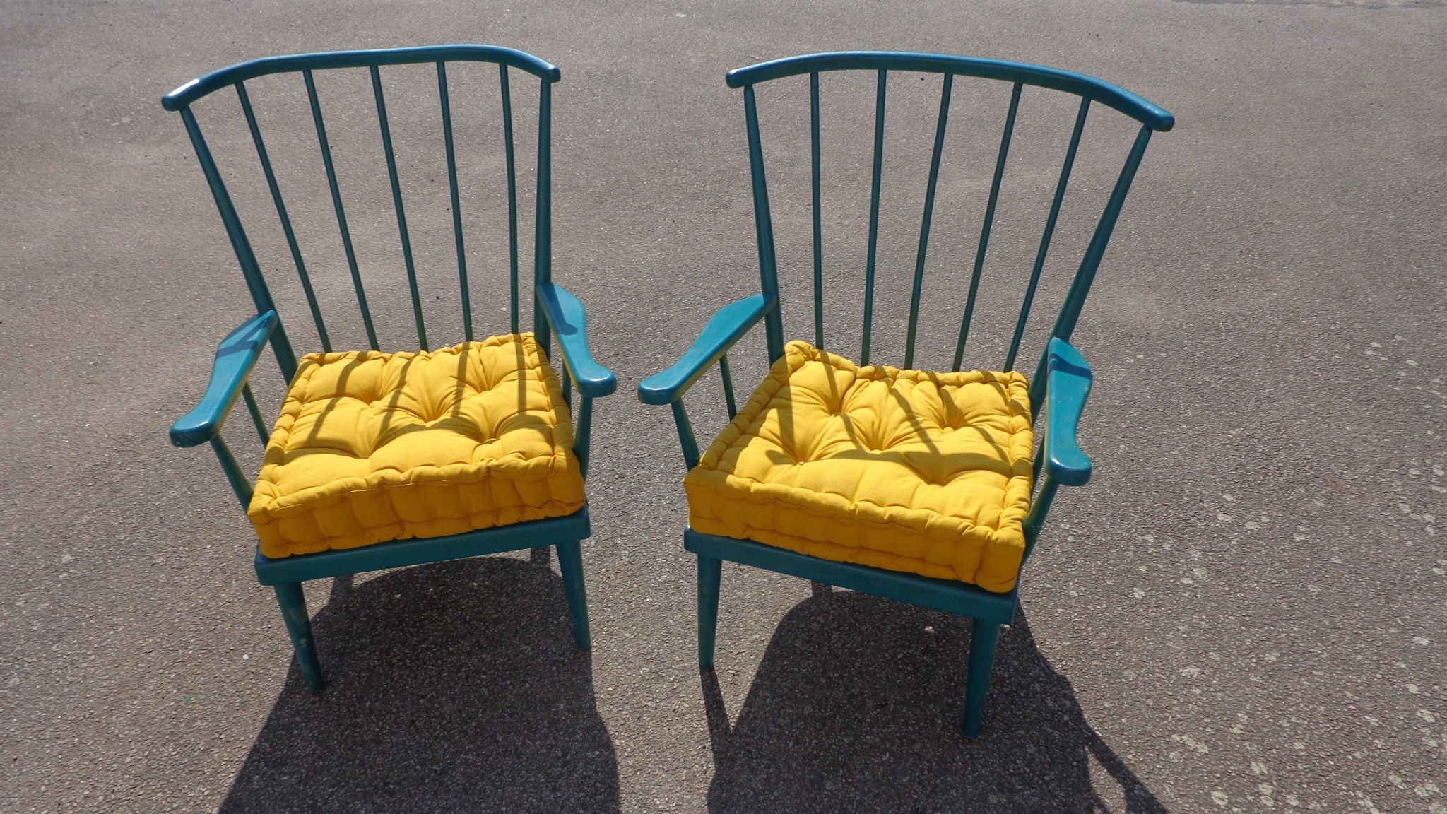 Paire de fauteuils Baumann éventails