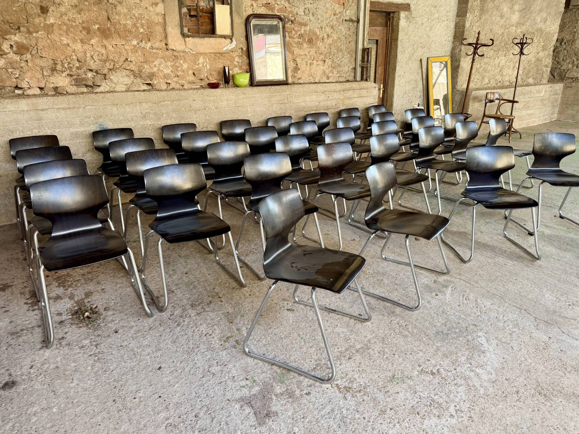✨ Set of 100 black Pagholz Flototto chairs – Chrome tubular frame