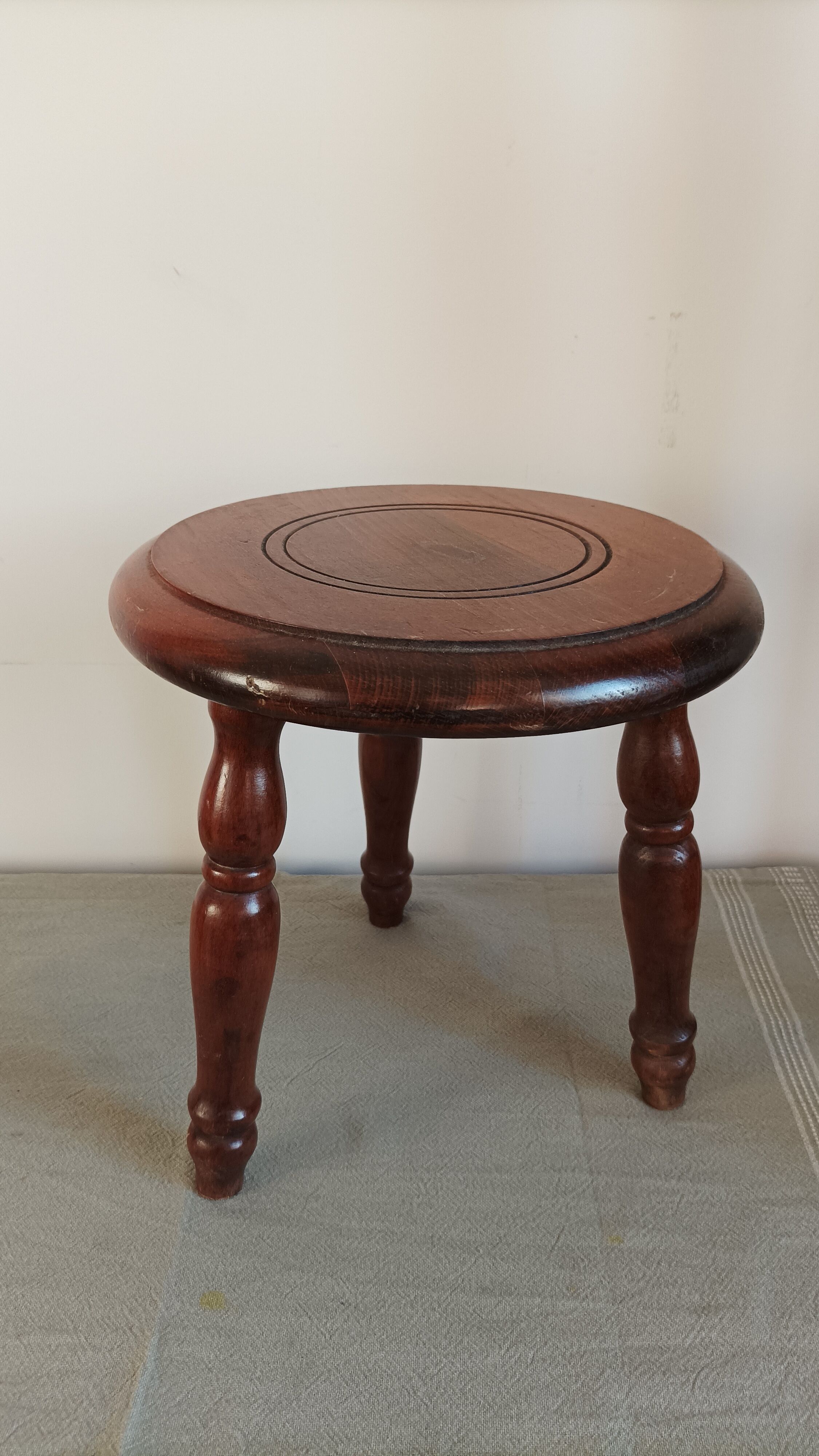 Tripod stool