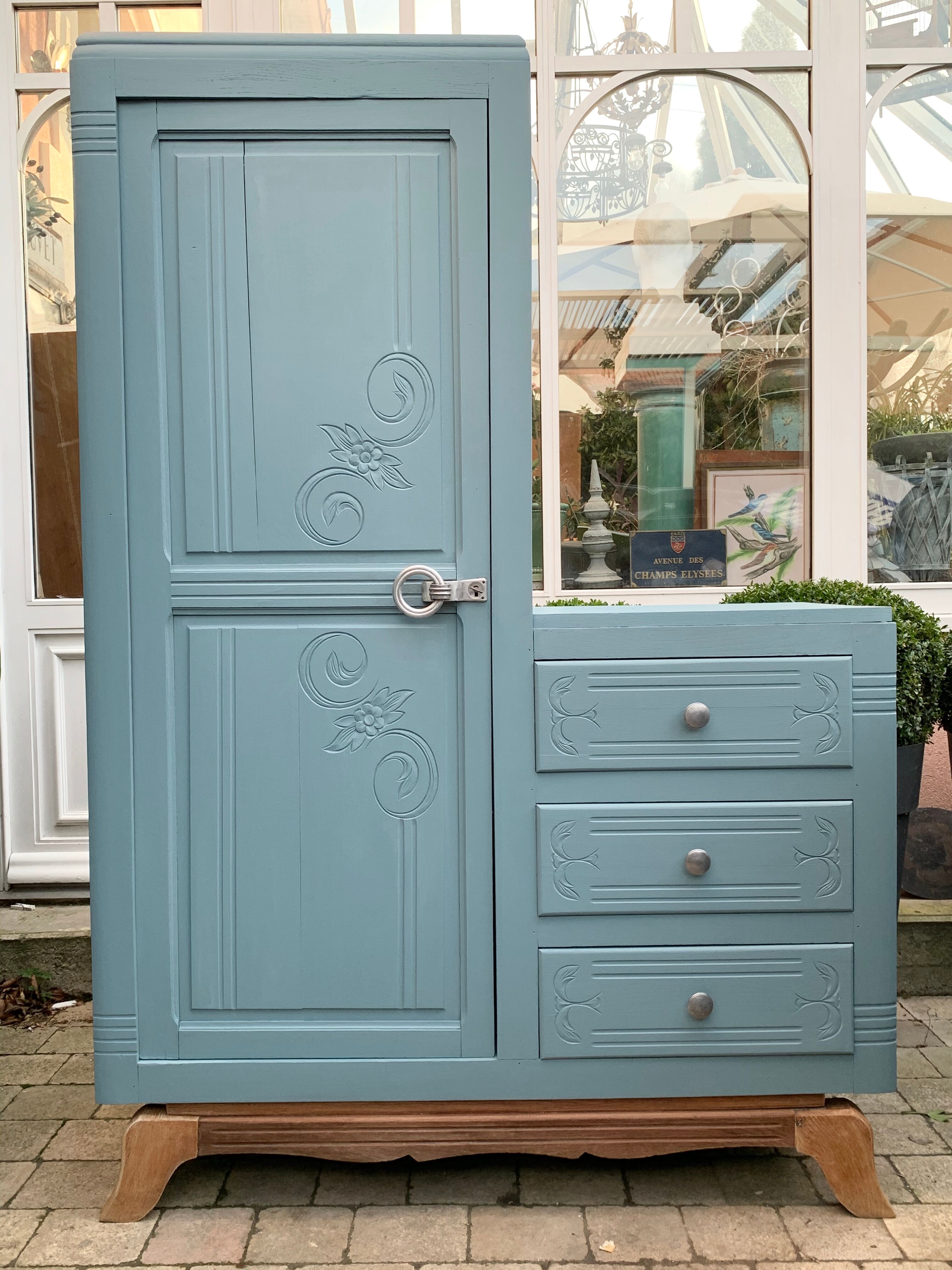 Asymmetrical Parisian wardrobe