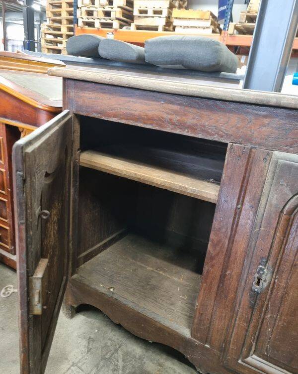 Antique chest of drawers