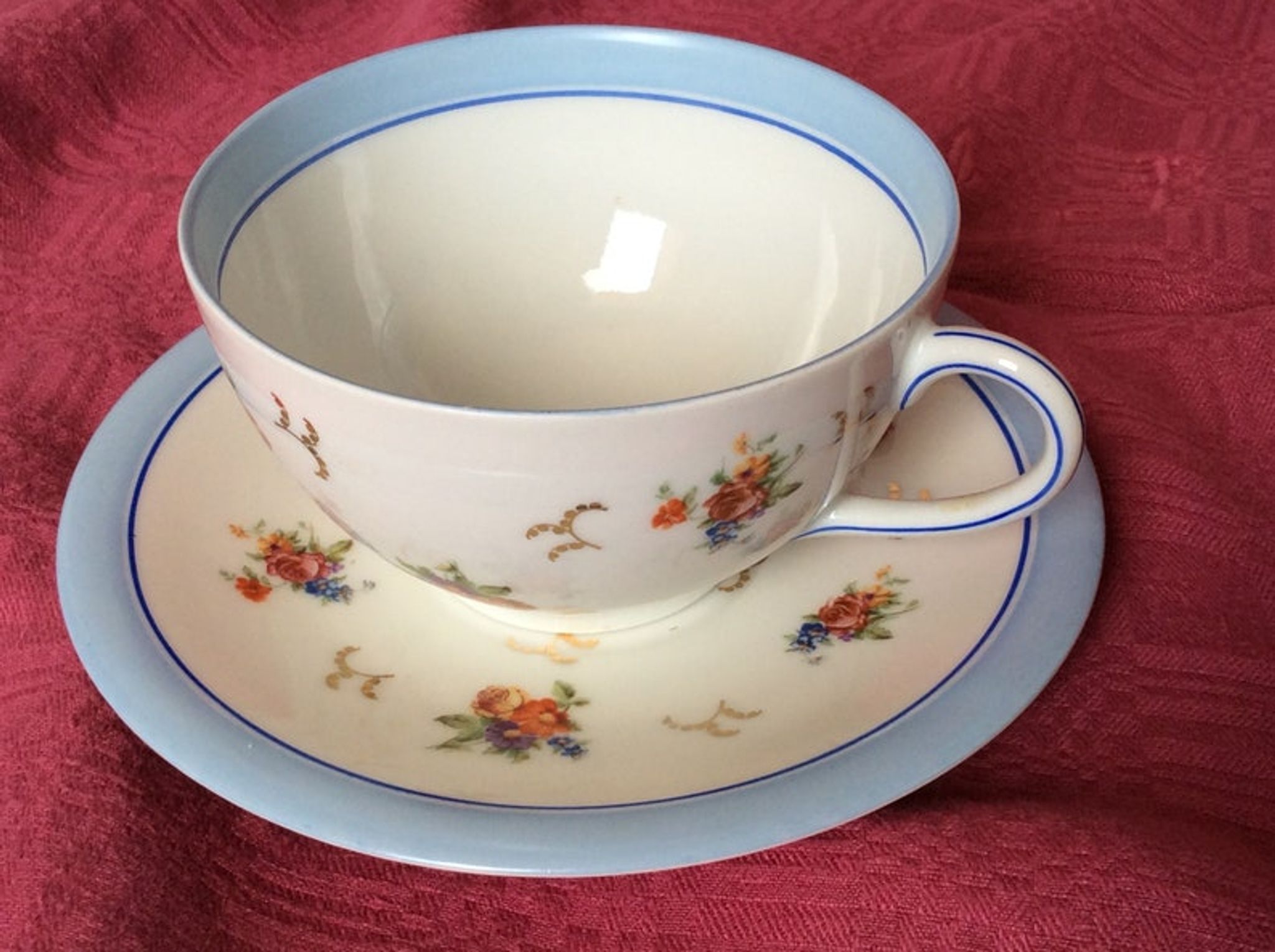 Tasse et sous-tasse pour petit déjeuner années 1960