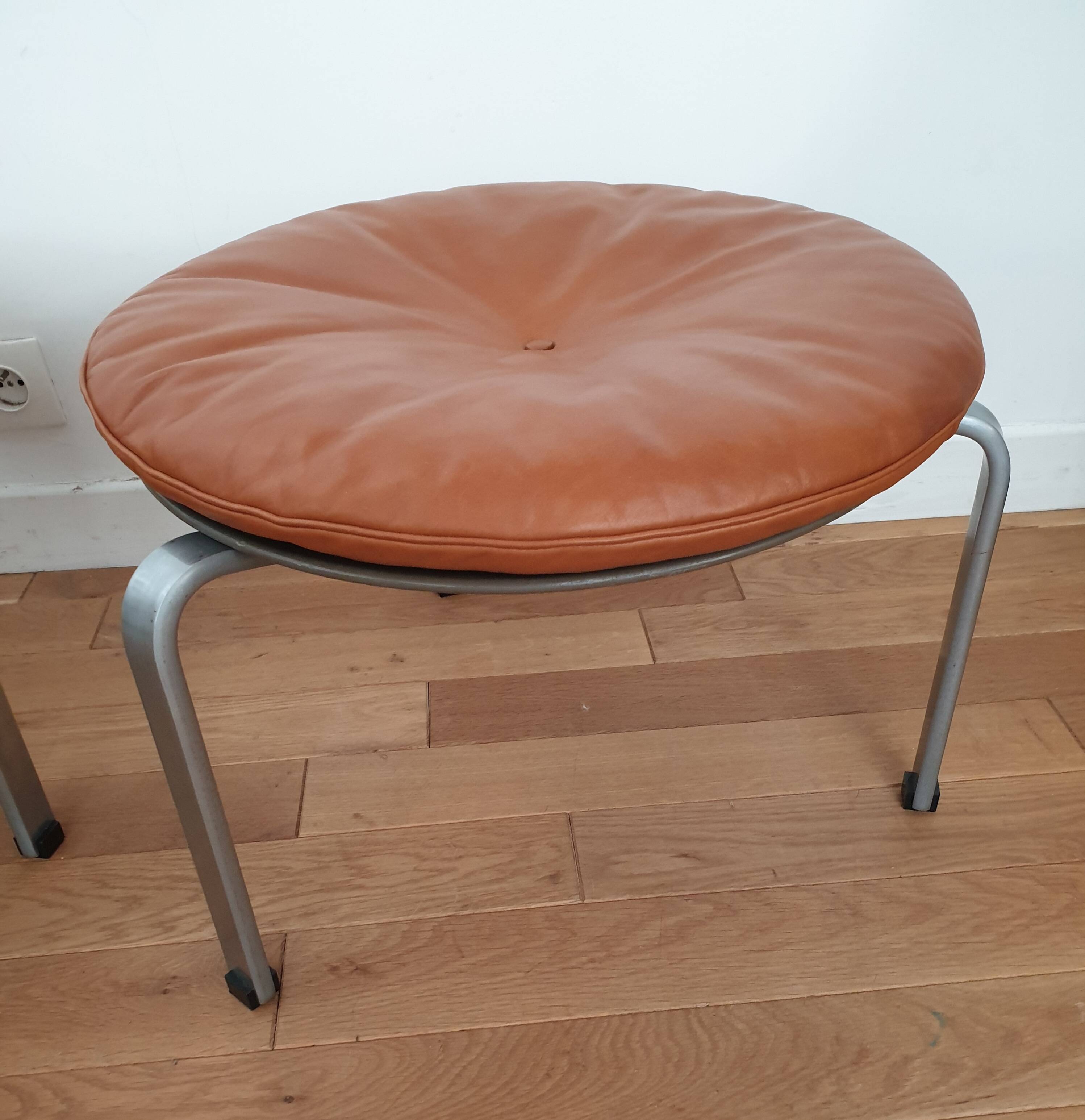 Tabourets PK33 de Poul Kjaerholm, E. Kold Christensen