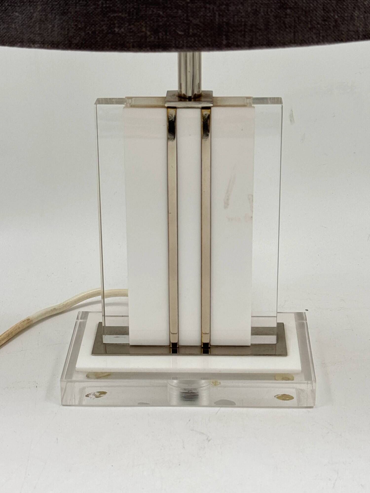 Vintage table lamp in lucite and brass, cream lacquered column.