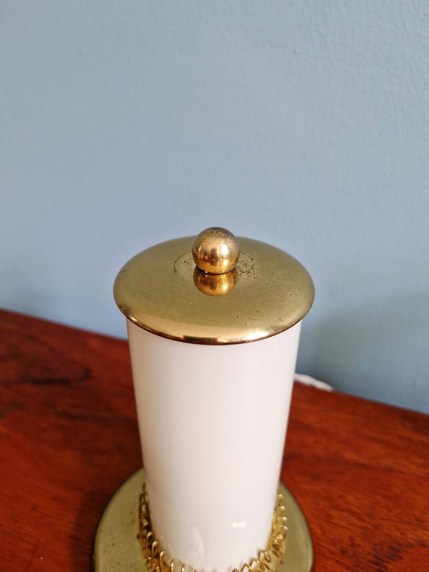 Pair of Mid-Century bedside lamps in brass and cream opaline, 1950.