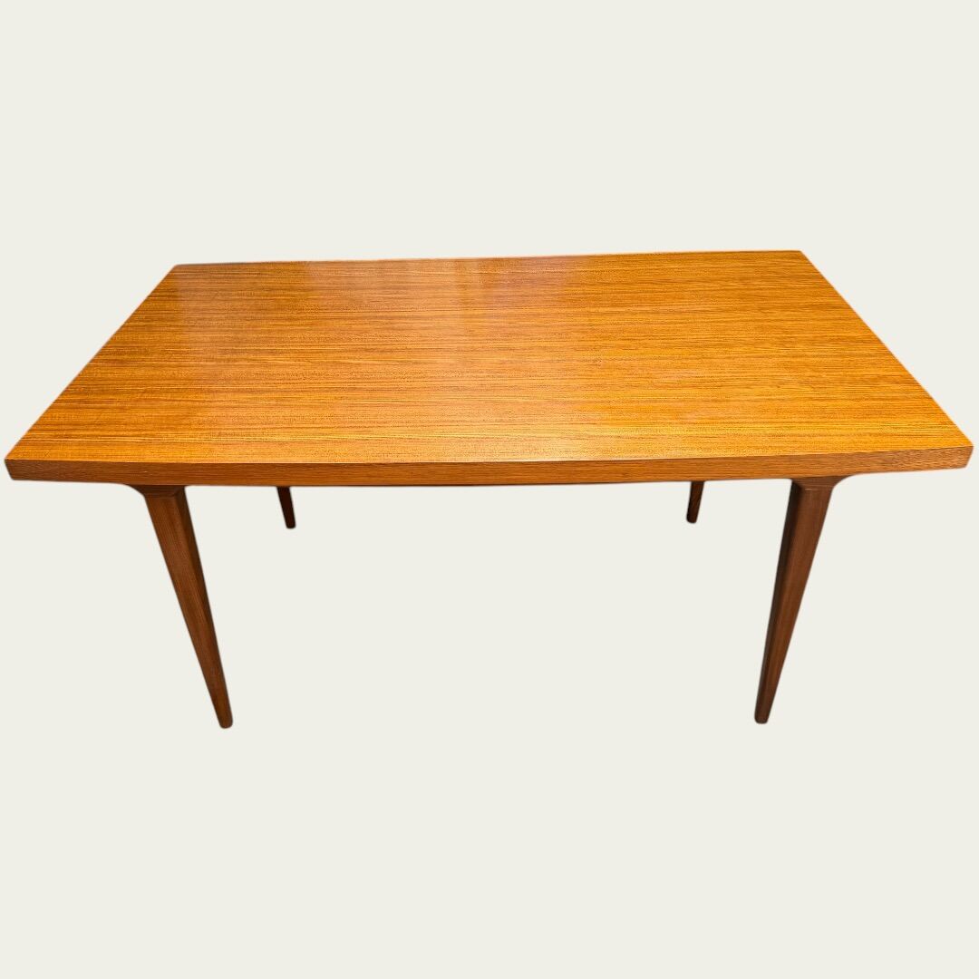 Scandinavian extendable dining table in Teak 1960