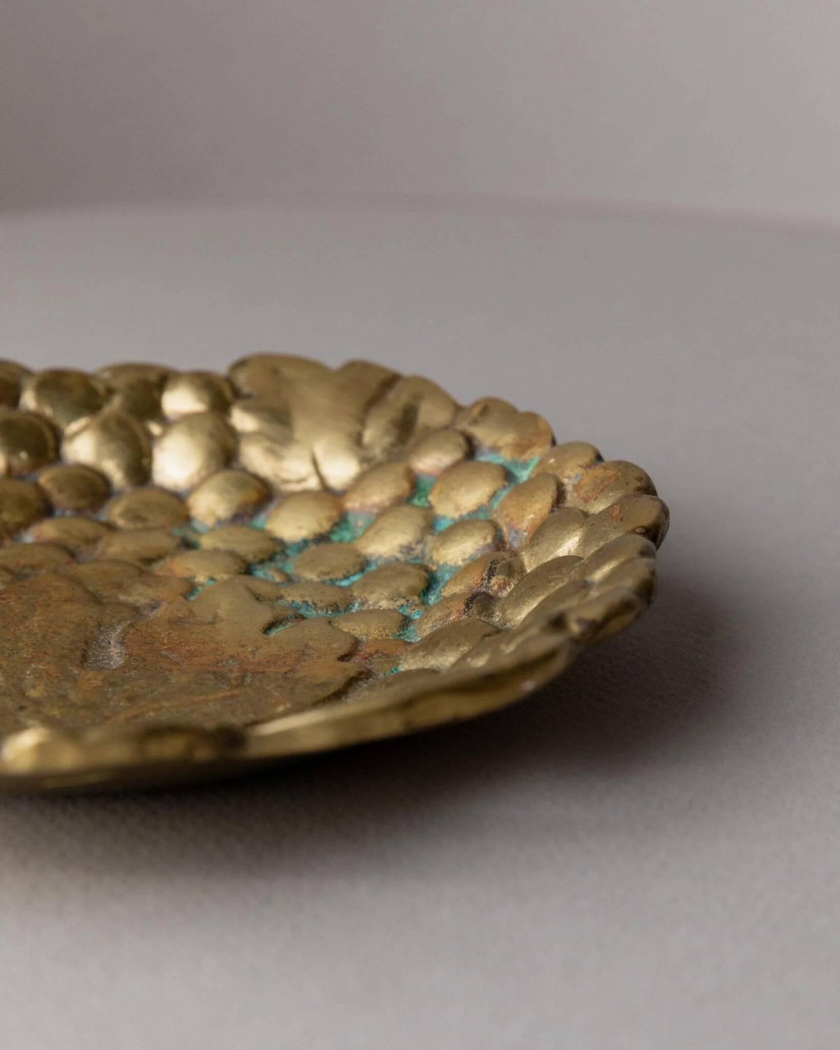 Vintage brass ashtray - cluster structure - Italy 1960s - metal art, timeless design - elegant table decoration, perfect gift idea