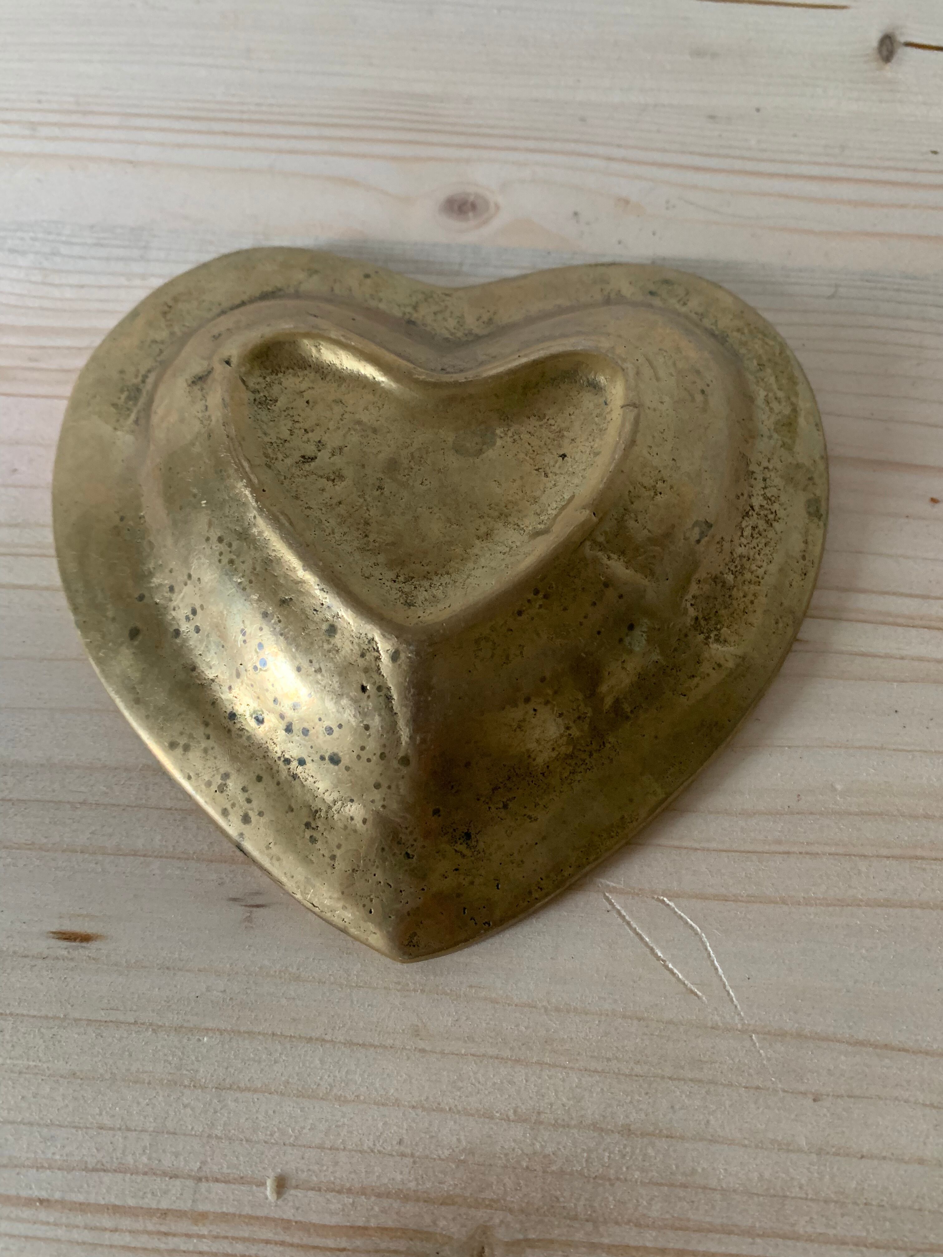 Empty bronze heart pocket