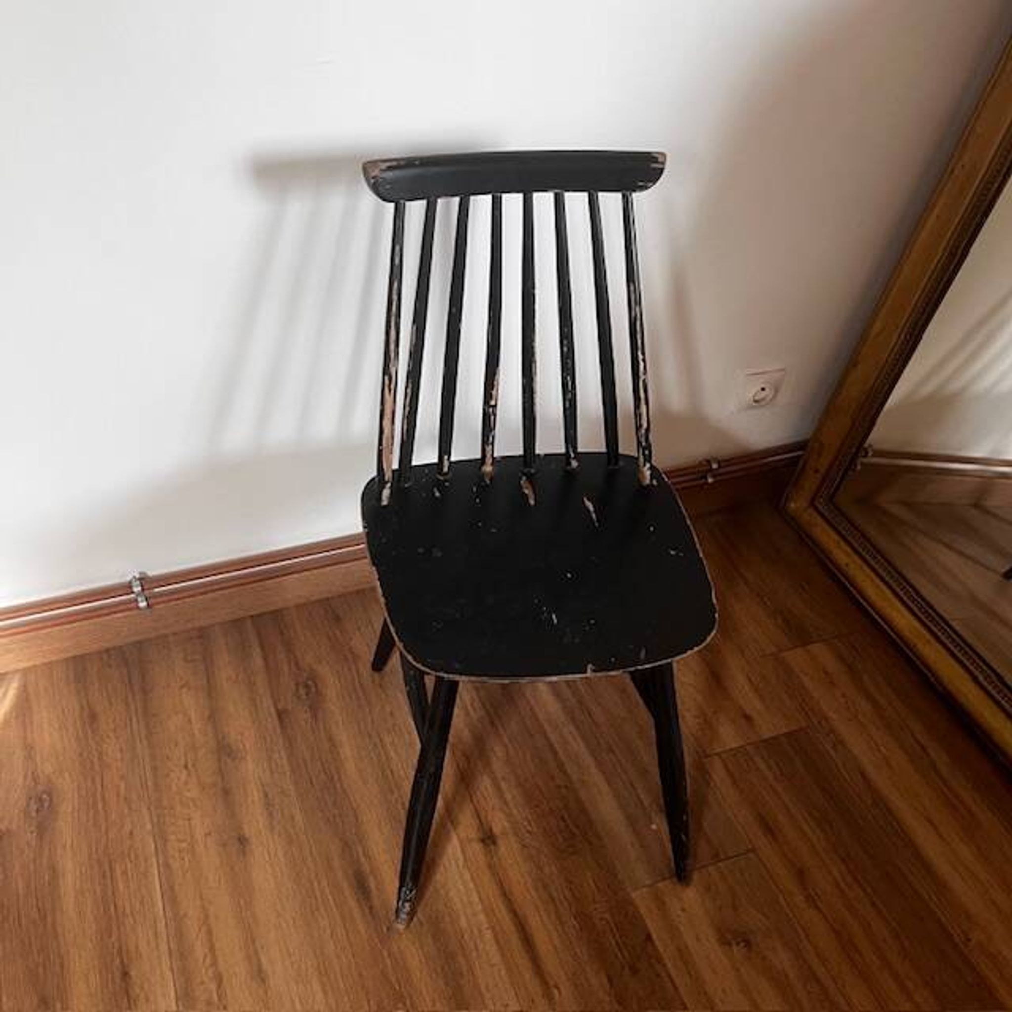 Chaise noire type fanett