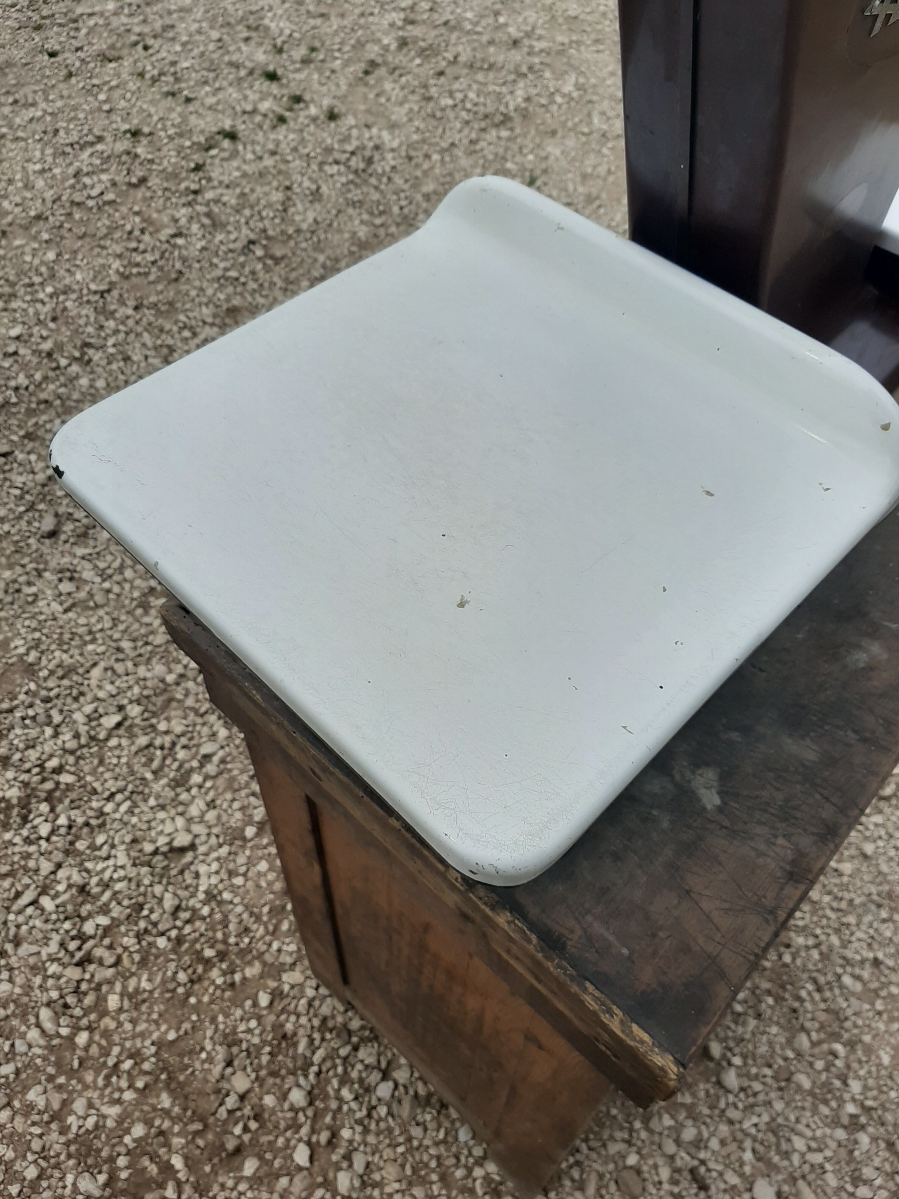 Testut old grocery store balance