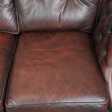 Red 2.5-seater Chesterfield sofa on wheels in English style