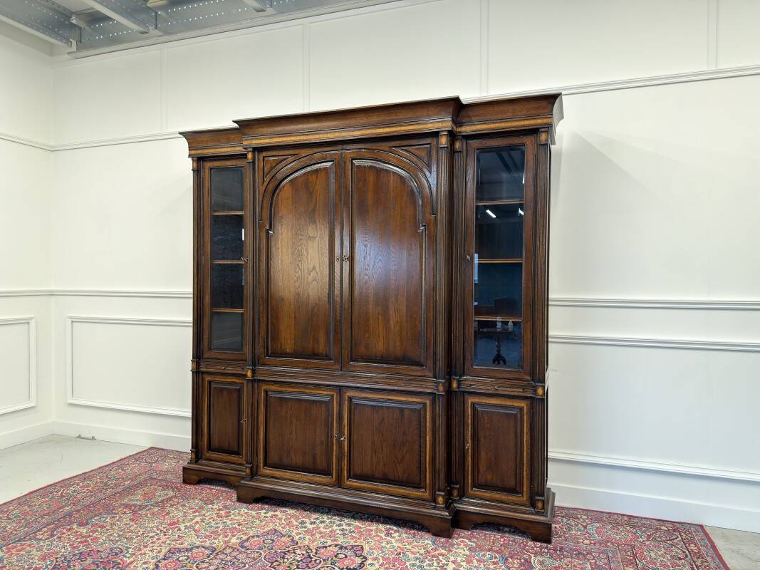 Classic English Royal Antique Collection Bookcase