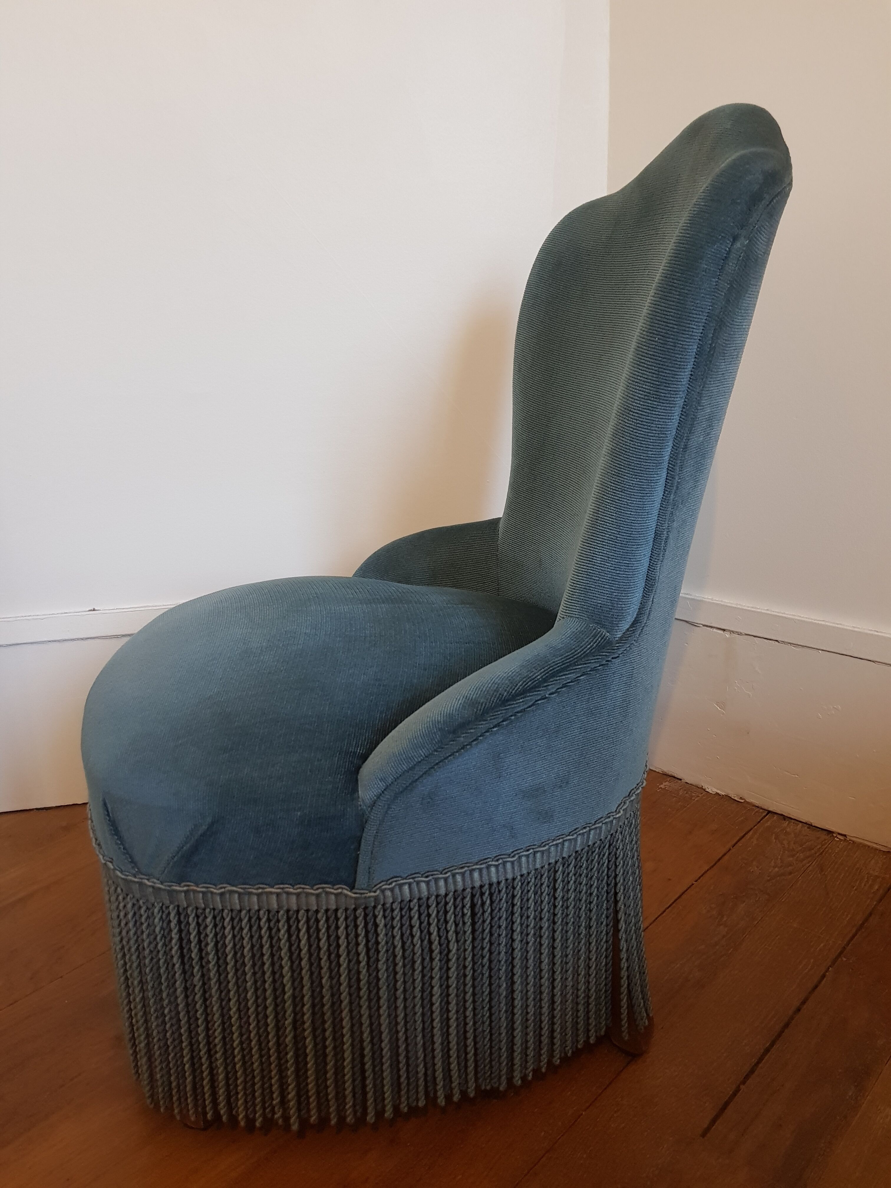 Velvet toad armchair