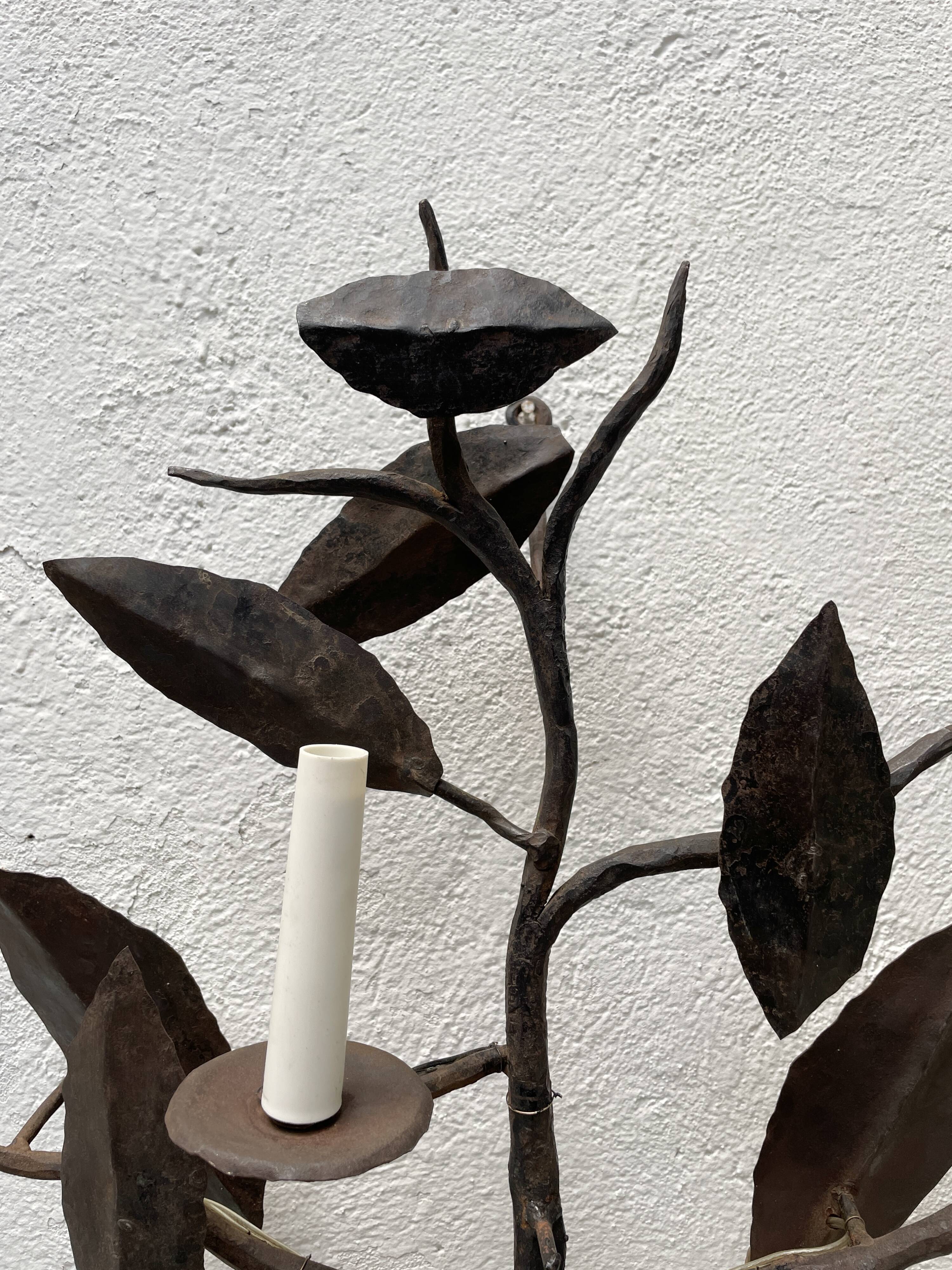 Wall lamp in wrought iron.