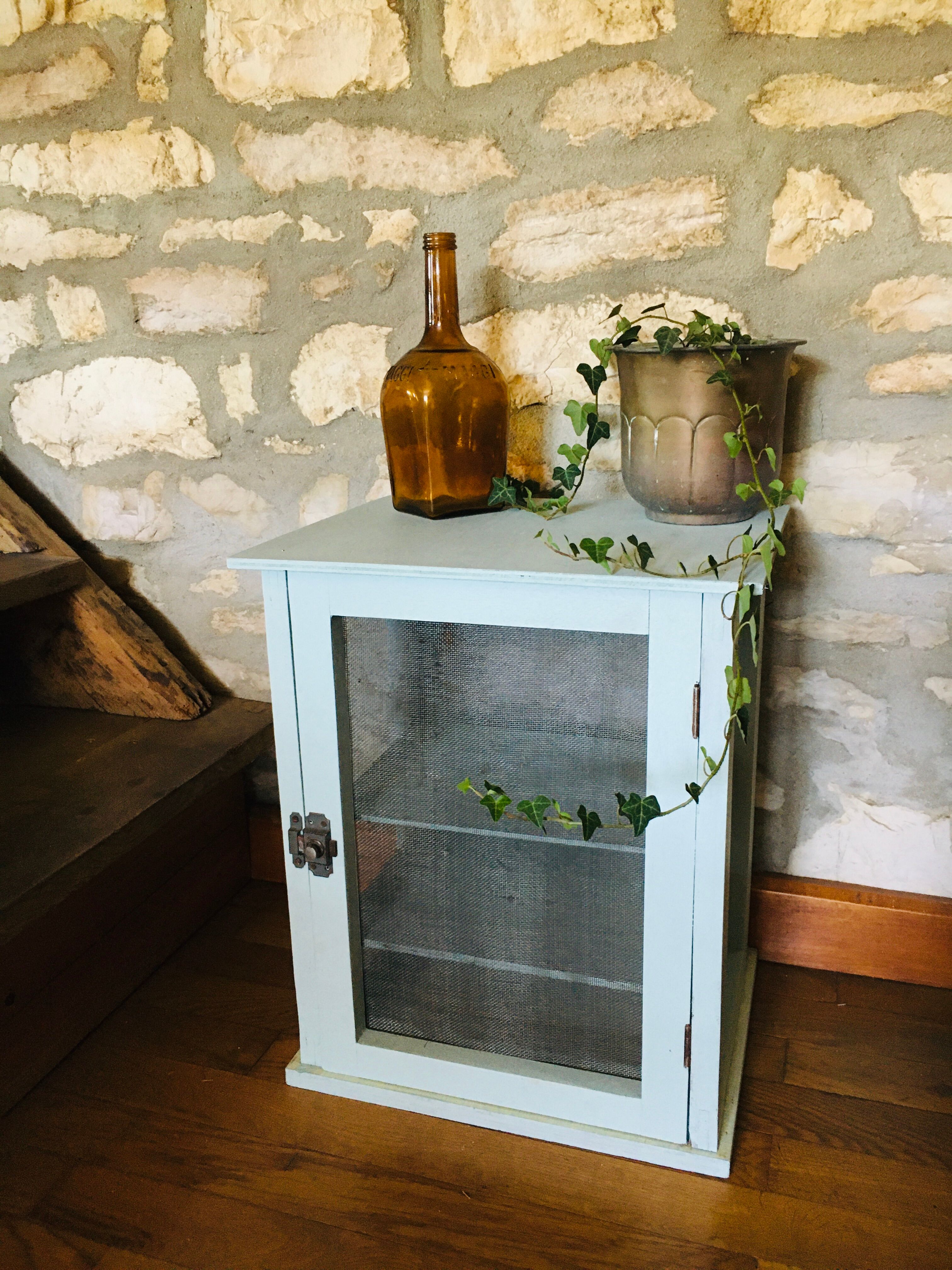 Garde manger en bois vintage