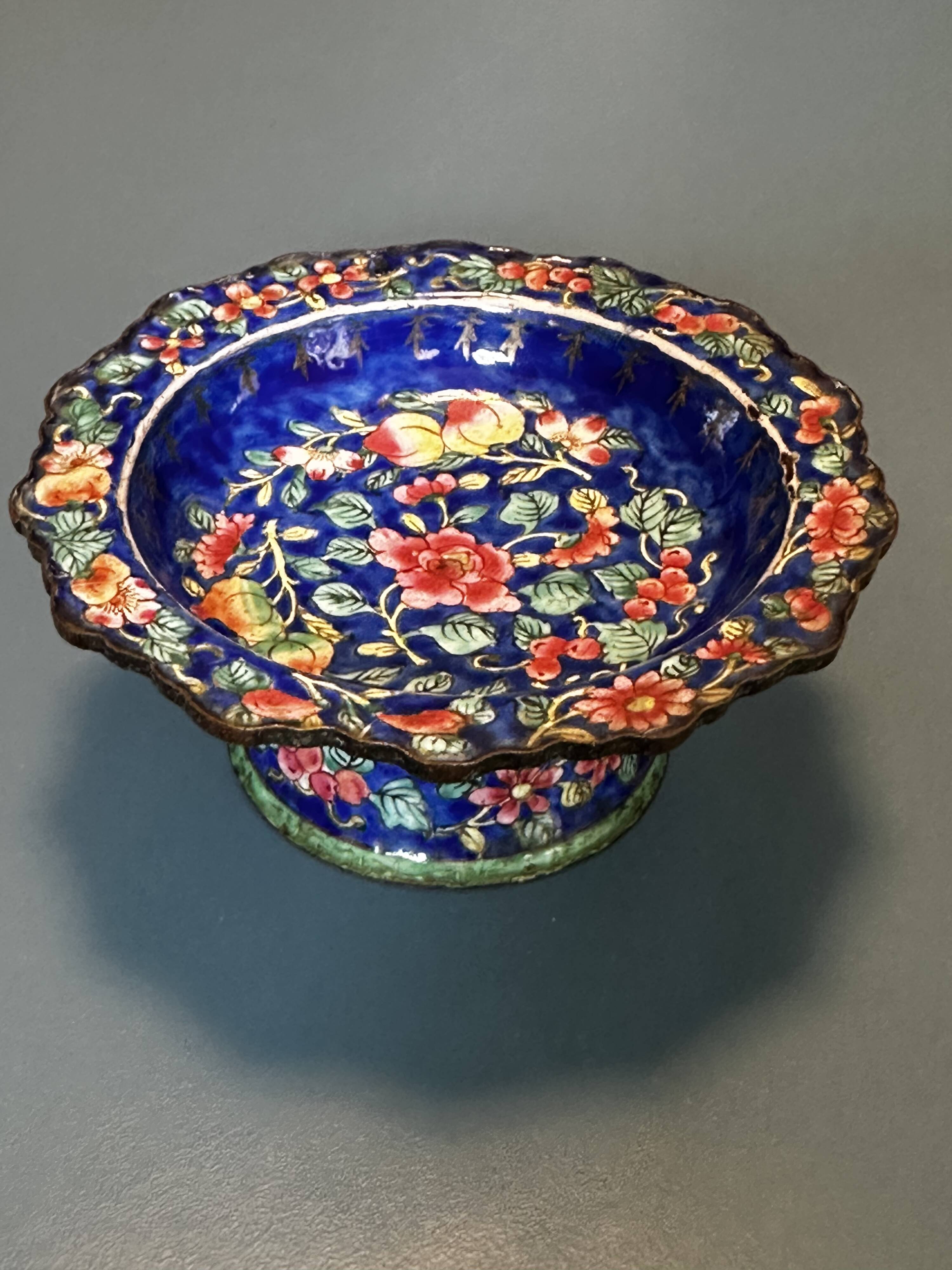 Pair of footed bowls in Canton enamel – China – floral decoration - F