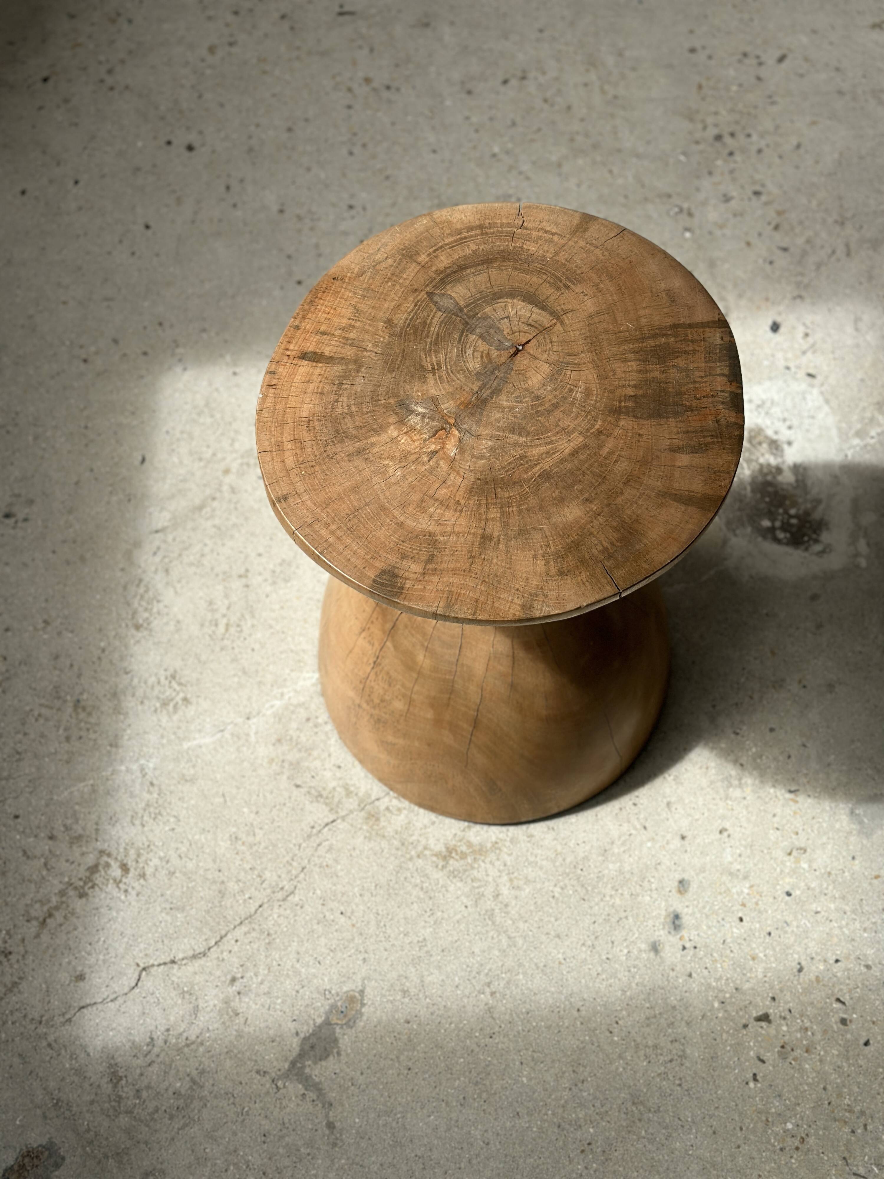 Solid wood side table (monoxyl) organic shape natural color