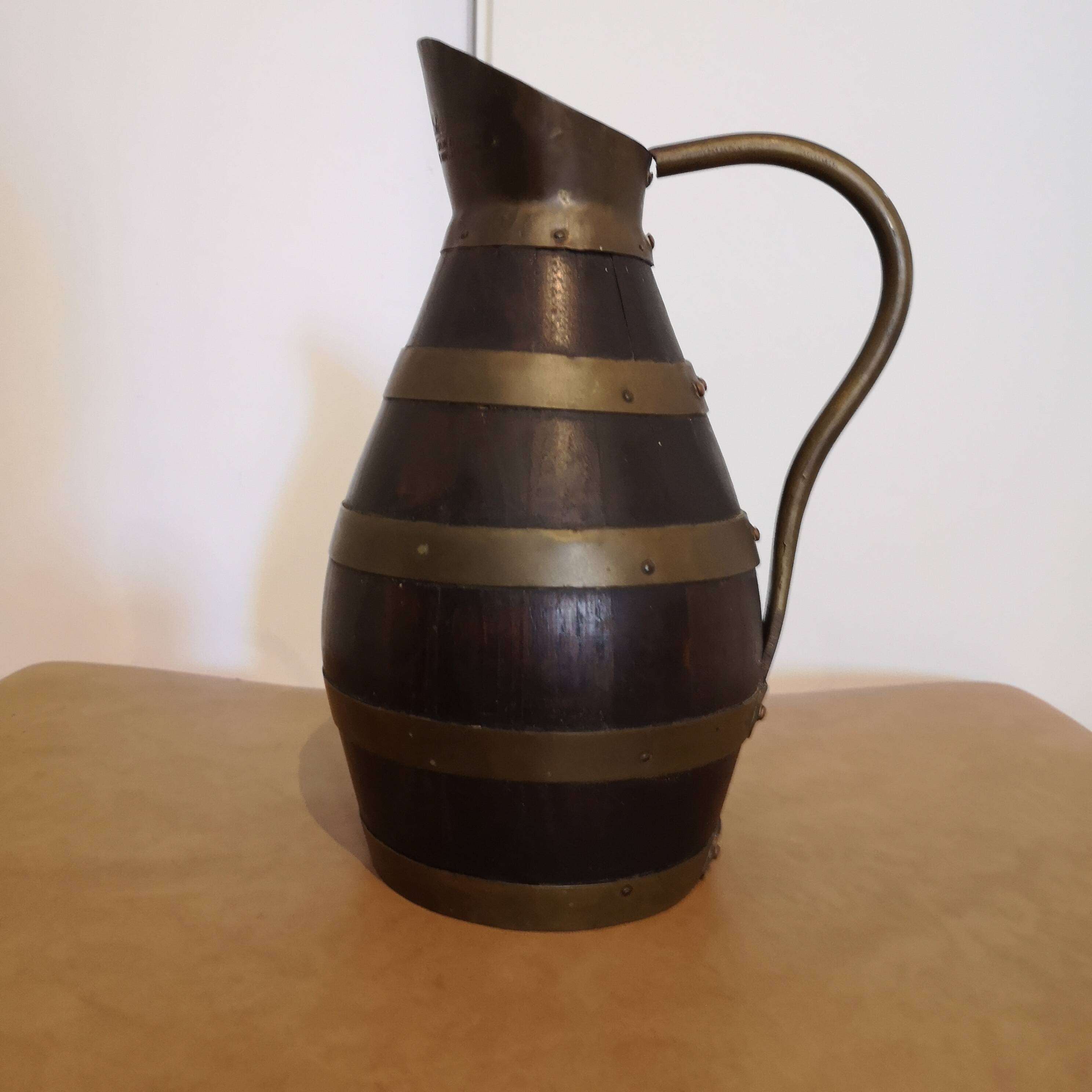 Ancien pichet a vin cidre en bois signé lestage tonnelier de nancy france