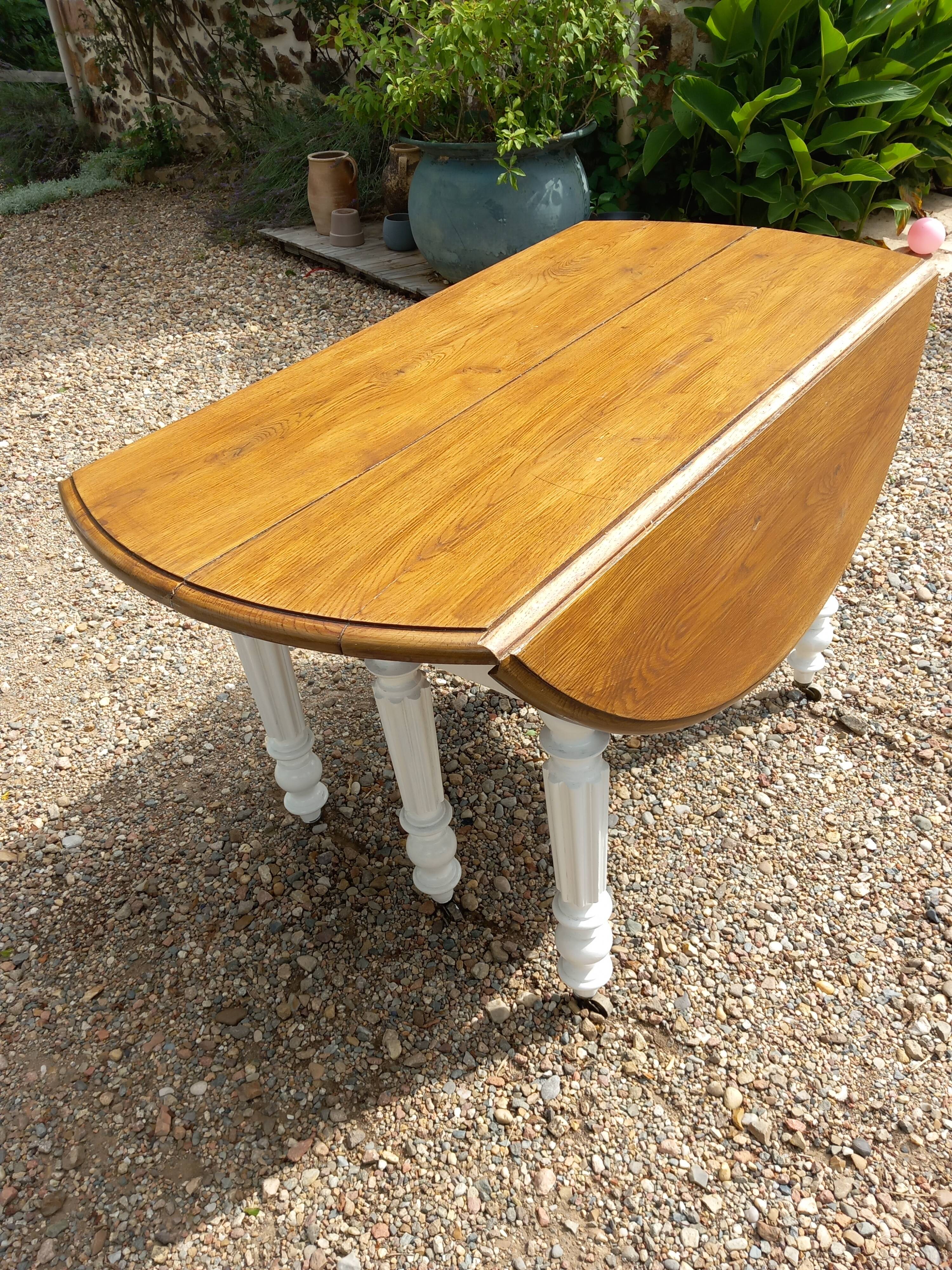 Antique solid wood table, round/oval extendable