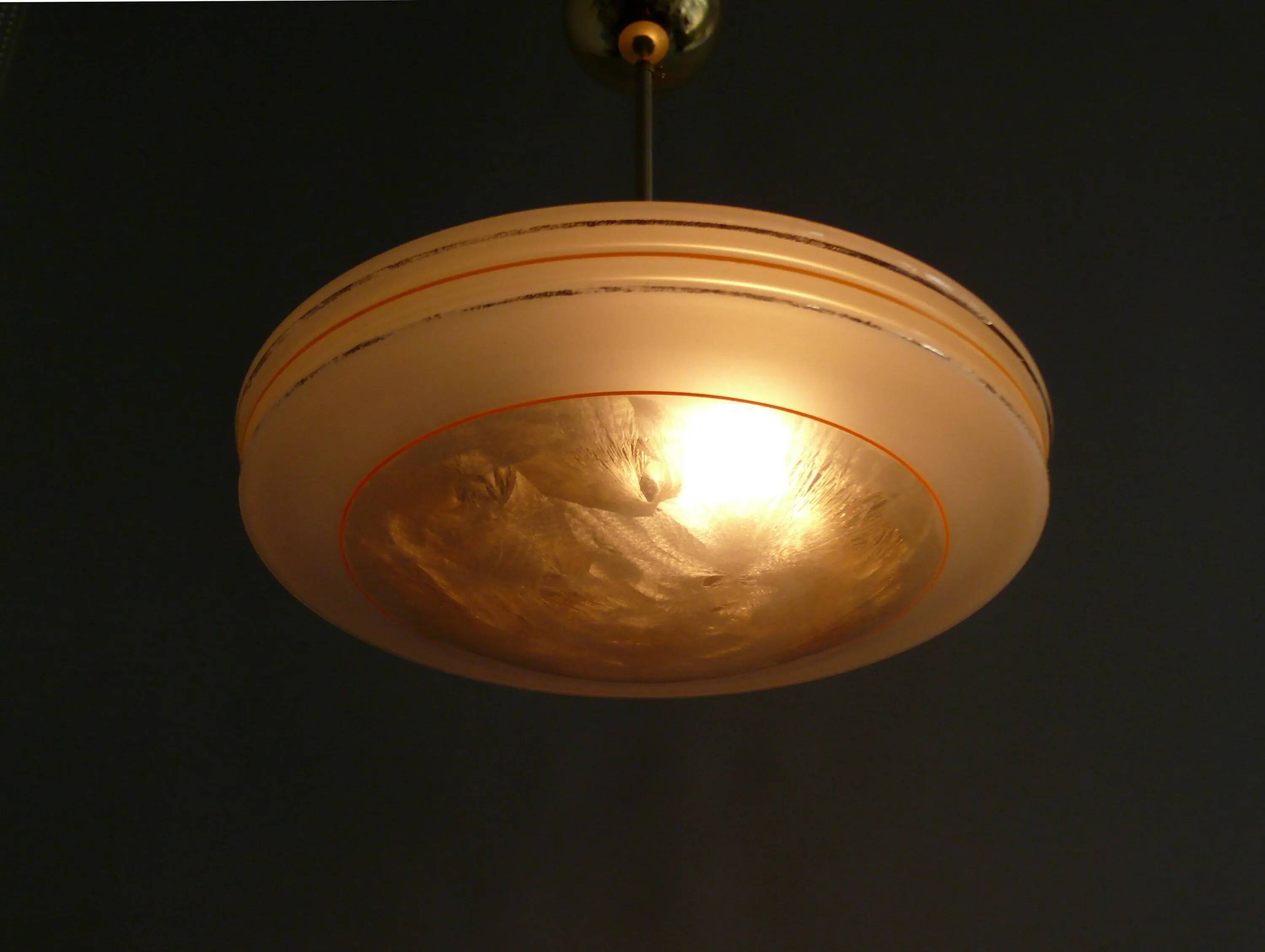 Suspension beige Art Déco, style soucoupe volante, lustre en laiton - années 1940-1950