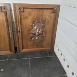 Paire de portes en bois sculpté en noyer