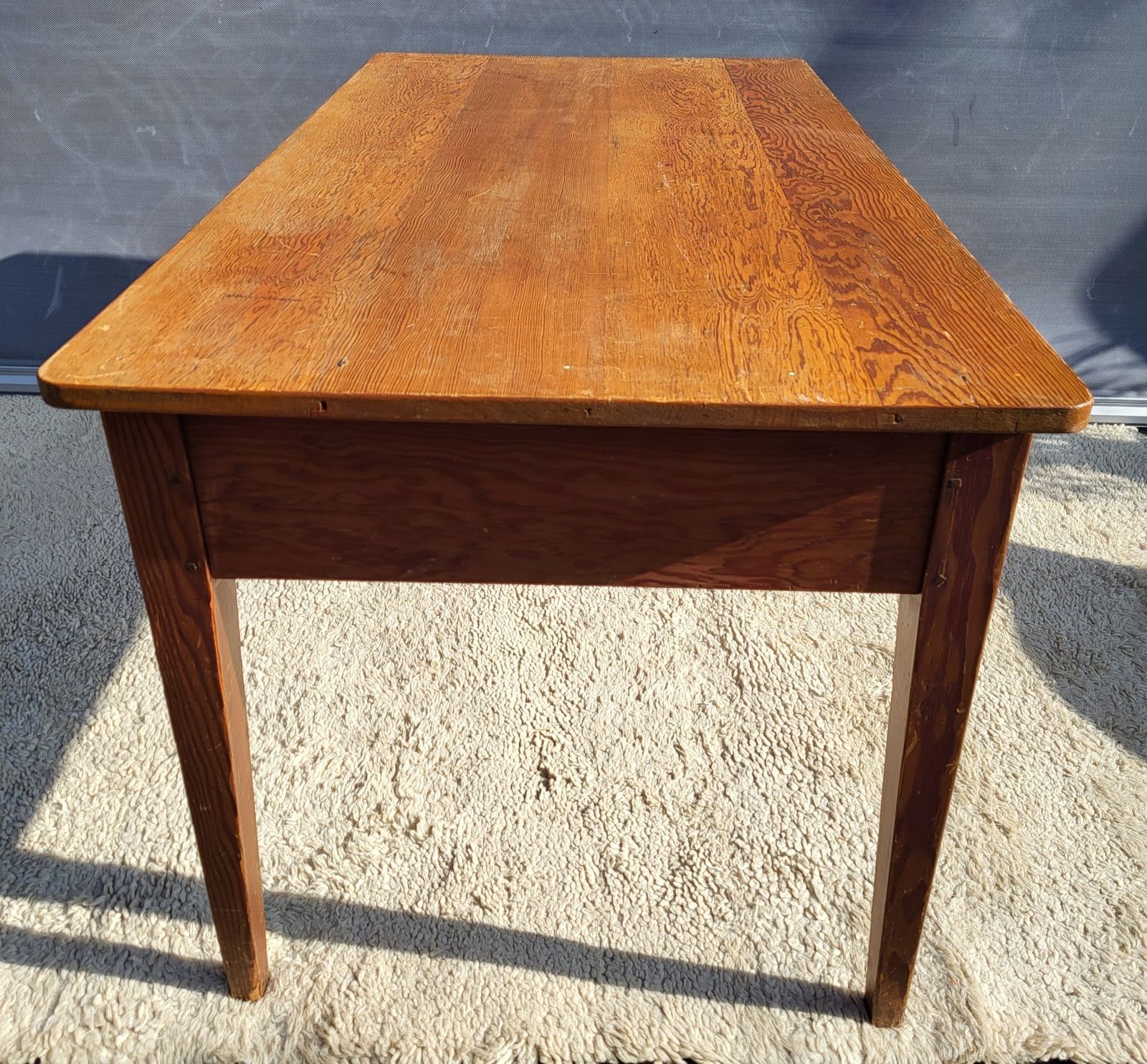 Pine farmhouse table ● Honey patina & Zebra grain
