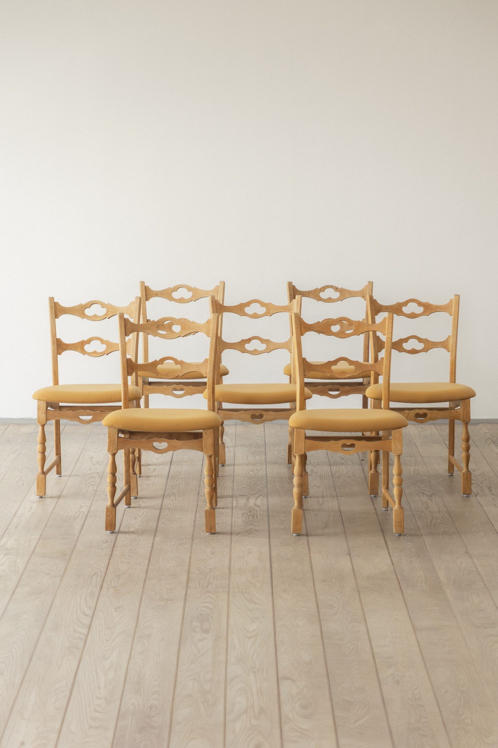 7 chaises de salle à manger Henning Kjærnulf
