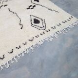 Moroccan Berber wool rug 233 x 146 cm