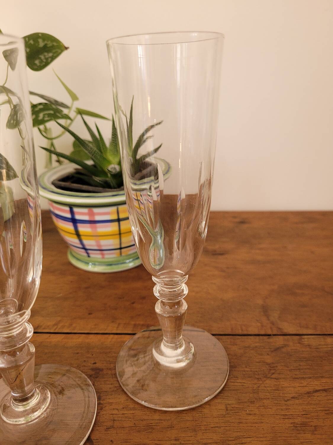 Set of 2 crystal champagne glasses