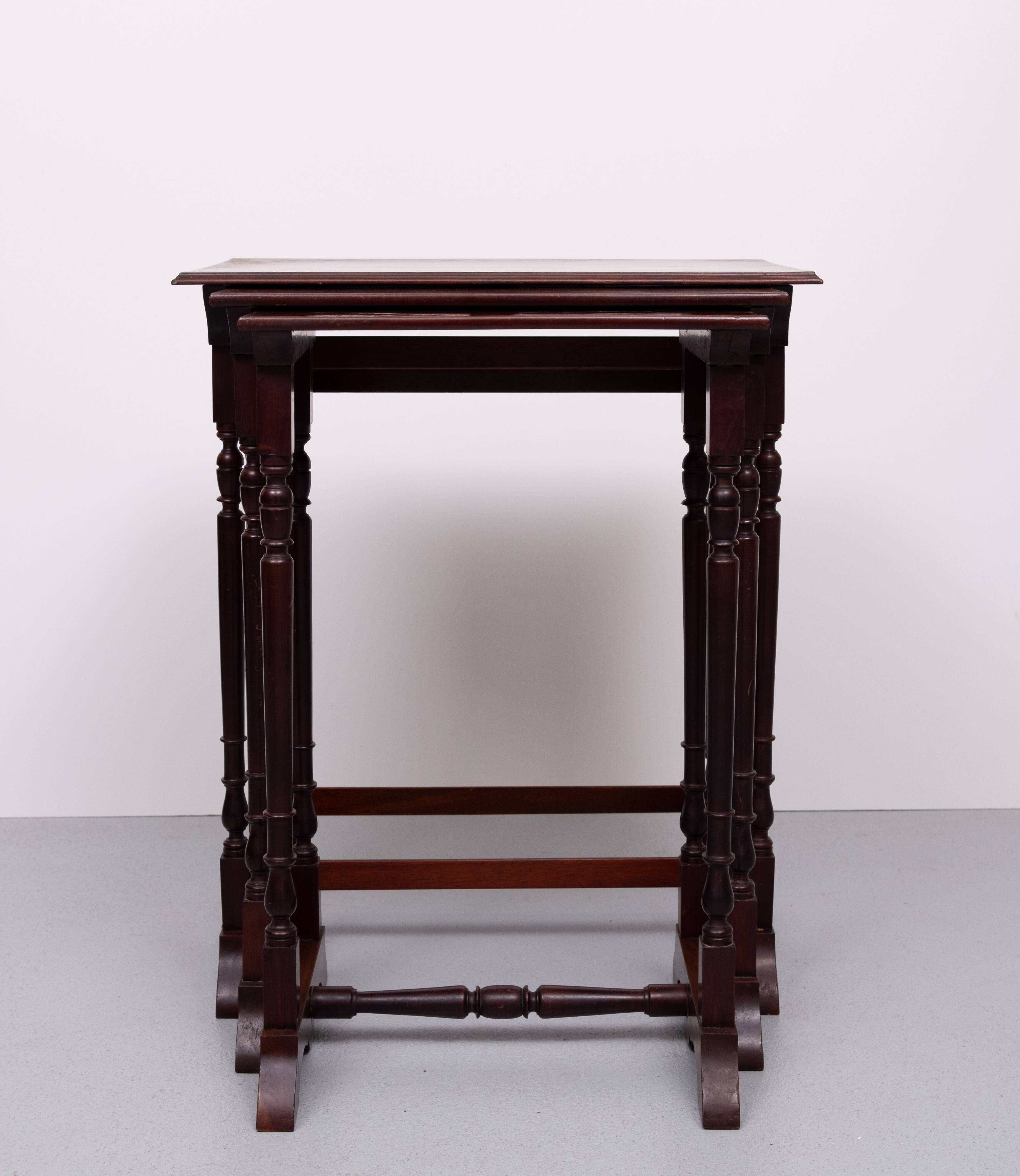 Tables gigognes victoriennes antiques d'Angleterre des années 1880