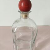 Square carafe with its red wooden stopper